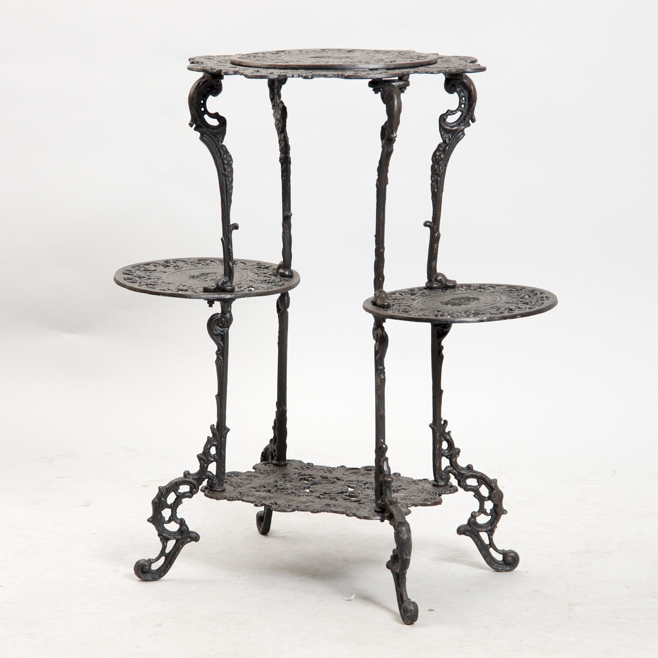 BLOMSTERBORD, gjutjärn, samtida.