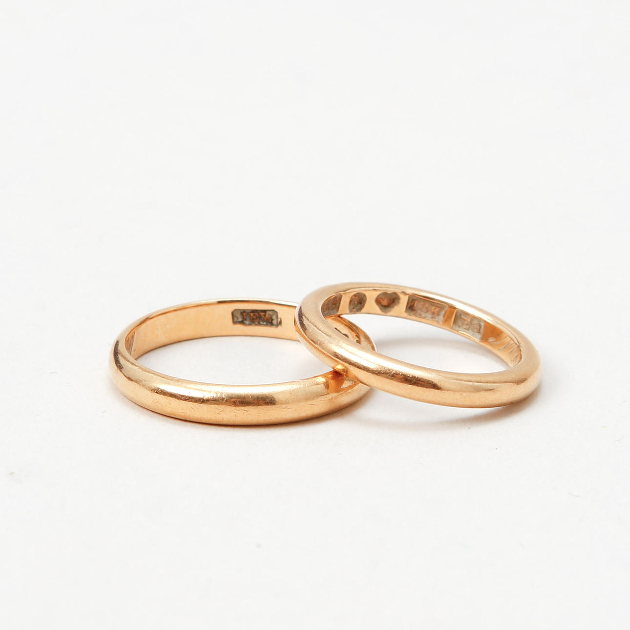 RINGAR, 2 st, 18k guld, vikt ca 7,3 gram.