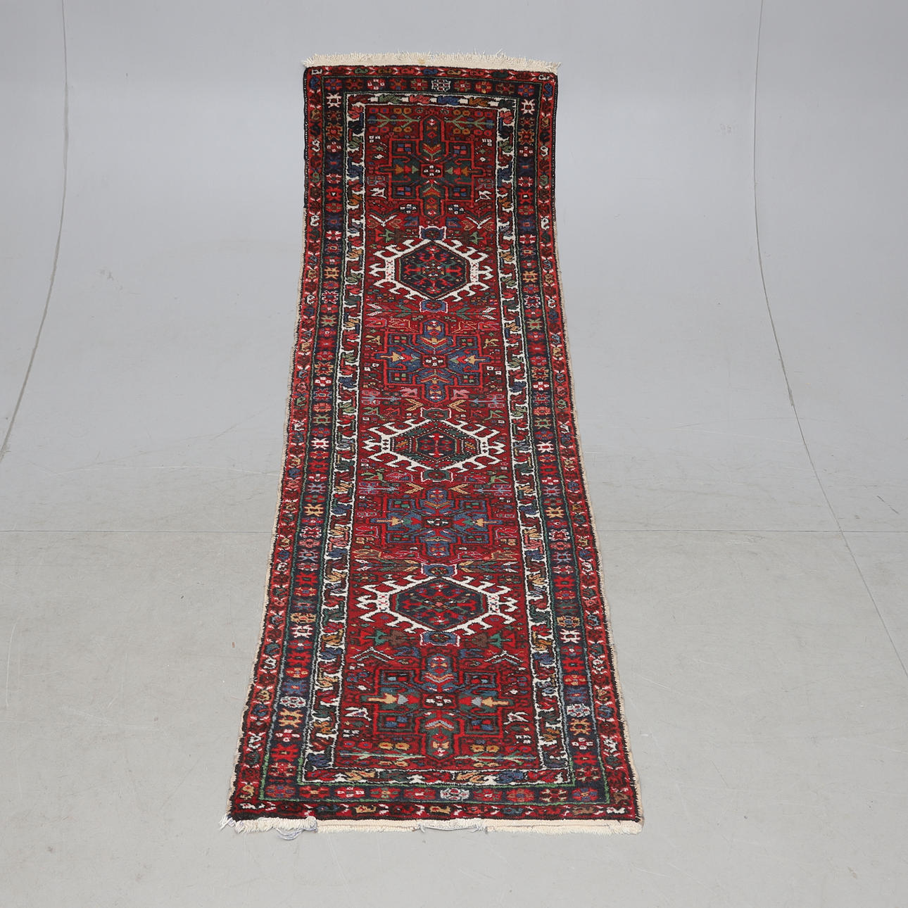 MATTA, orient, galleri, ca 245x73 cm.