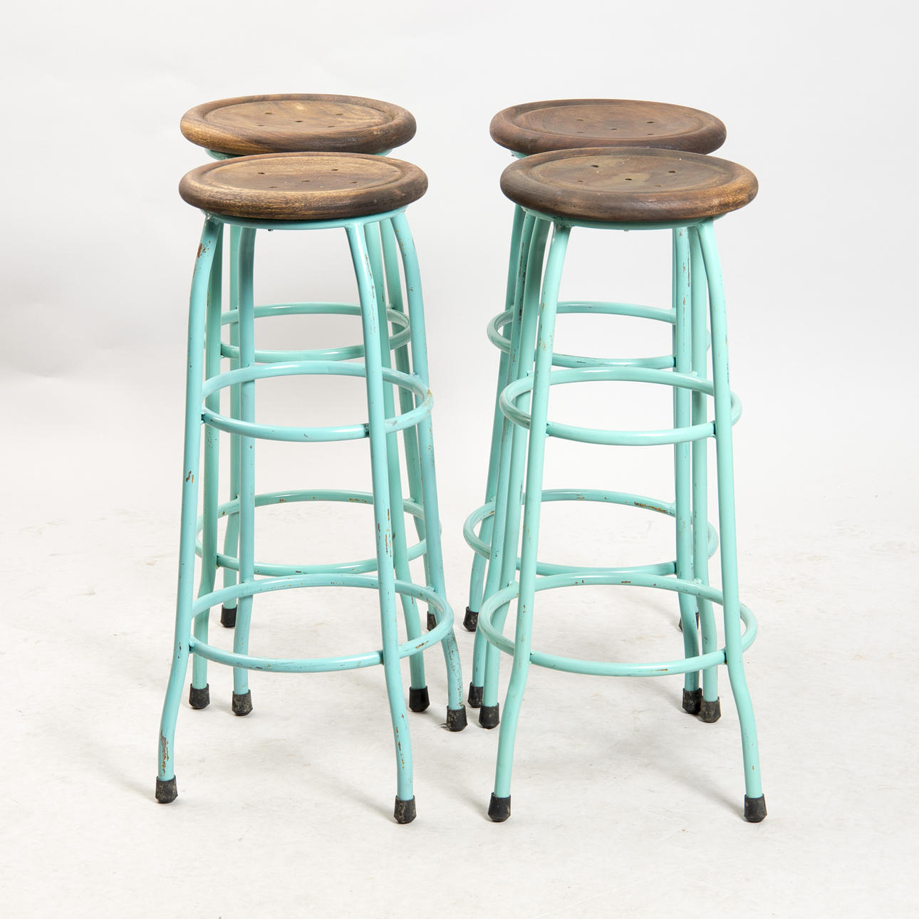 BARPALLAR, 4 stycken, grönmålad metall med träsits, industridesign.