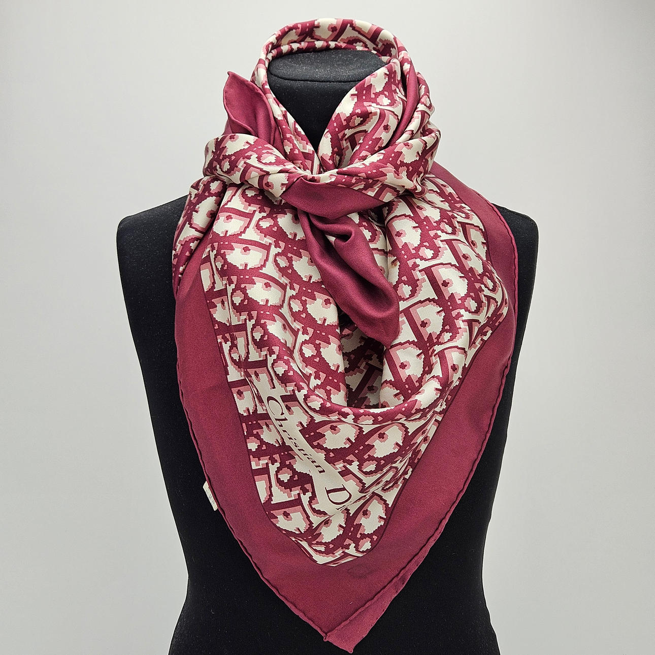 CHRISTIAN DIOR. Scarf.