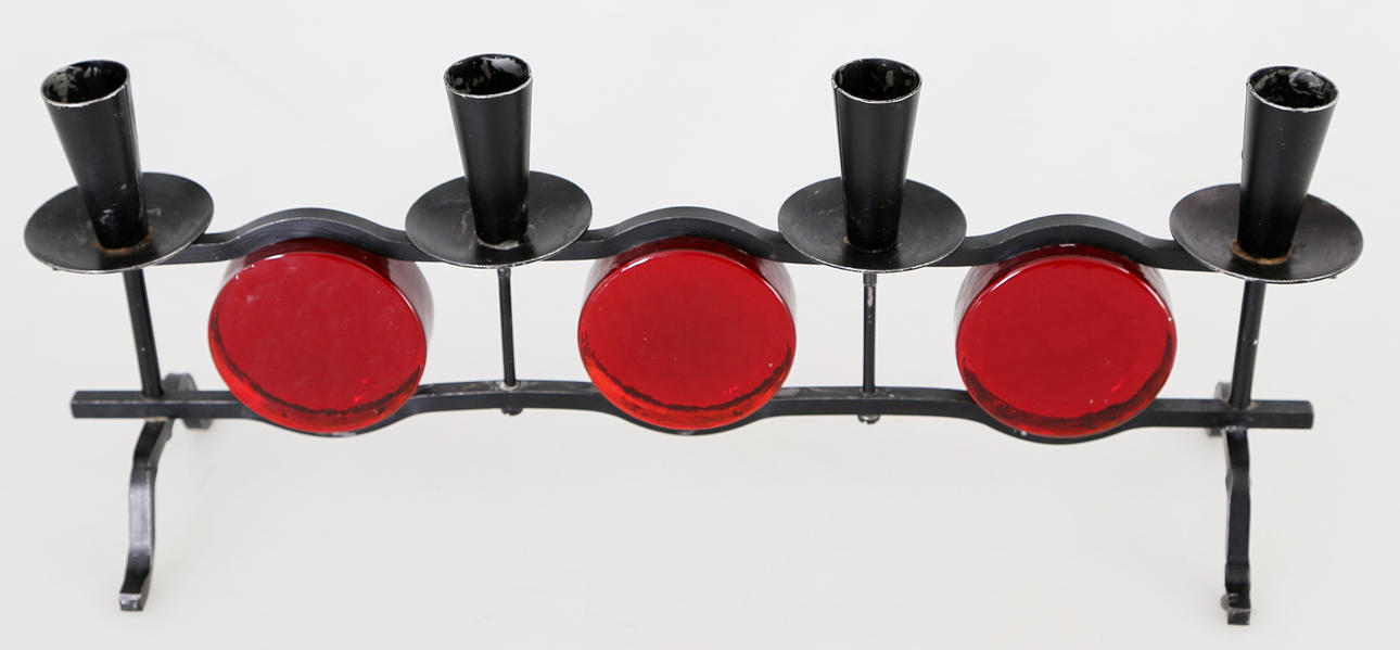 LJUSSTAKE, smide och glas, 1900-talets senare del.