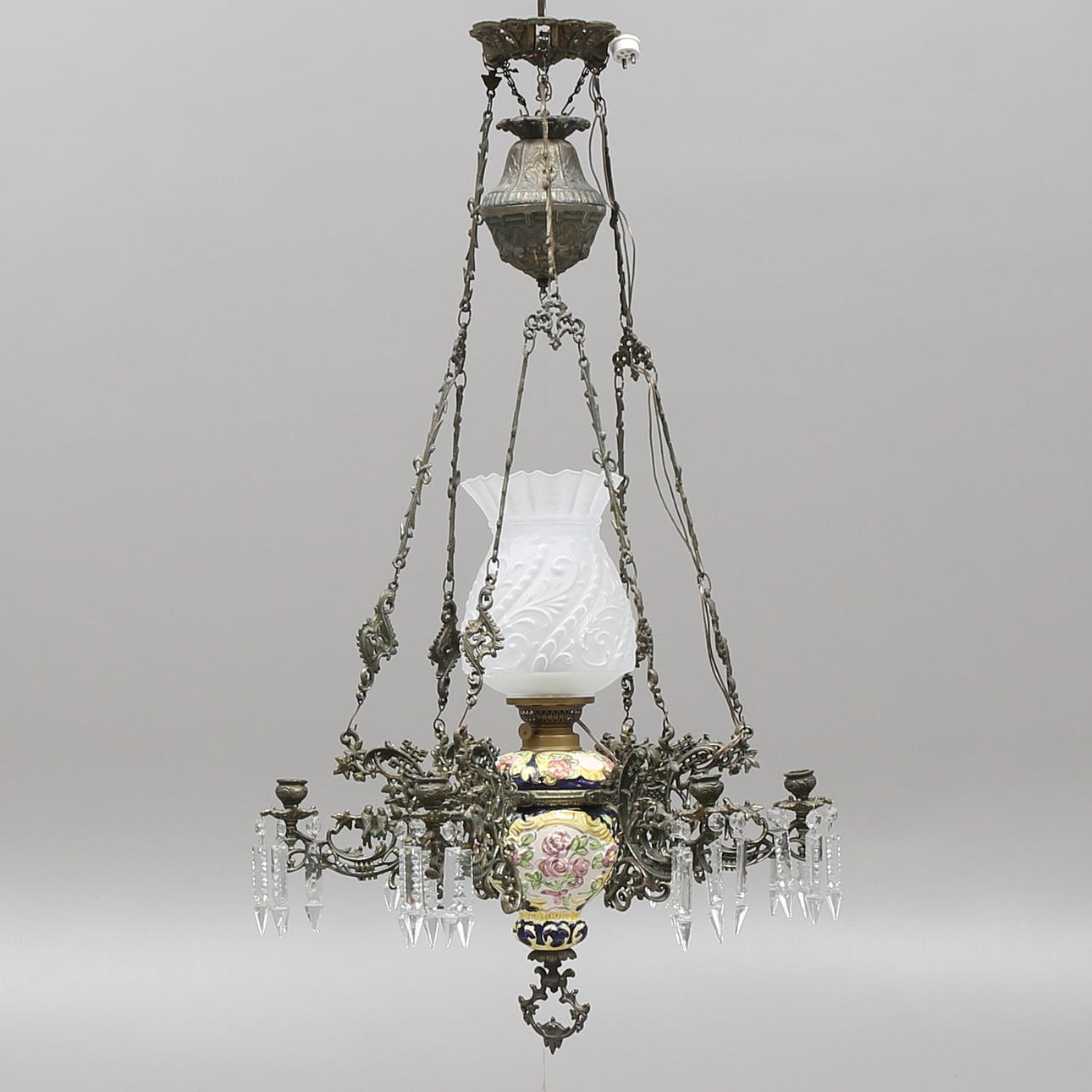 TAKLAMPA, majolika, 1900-tal.