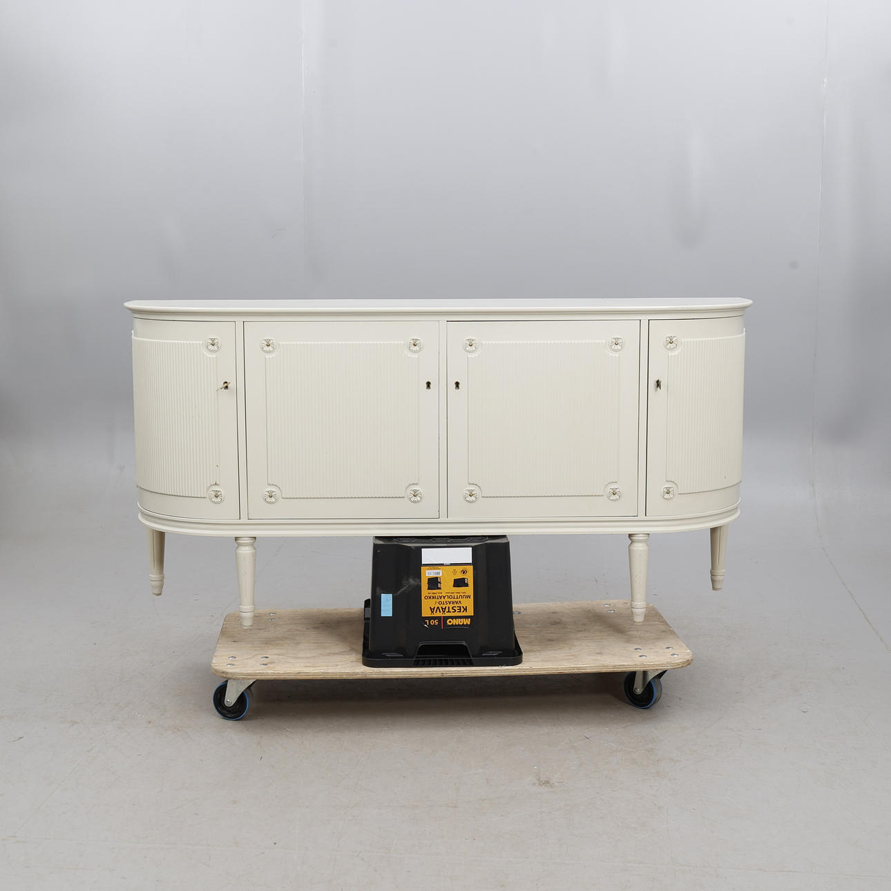SIDEBOARD, Gustaviansk-stil, 1900-talets andra hälft.