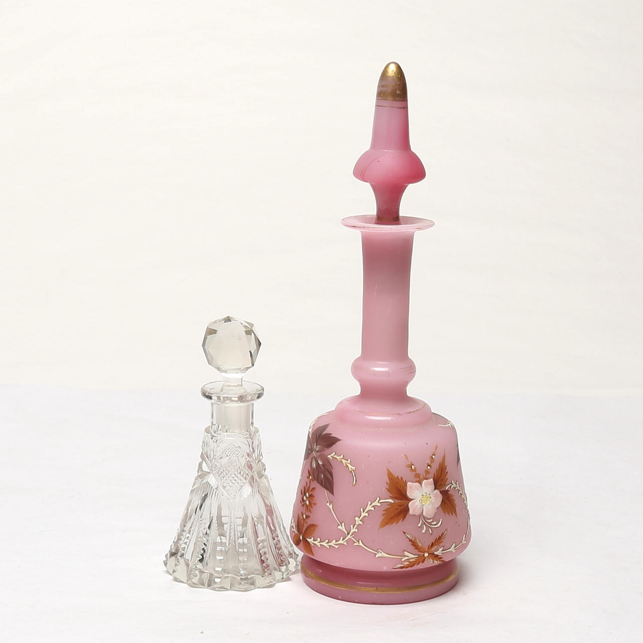 FLAKONGER 2 st, glas, 18/1900-tal.