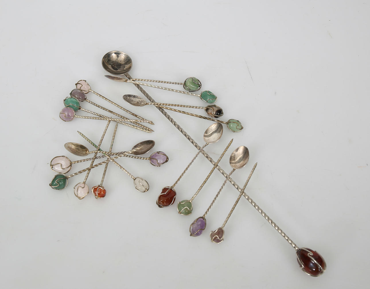 COCTAILBESTICK, nysilver och stenar, 19 delar, 1900-talets mitt.