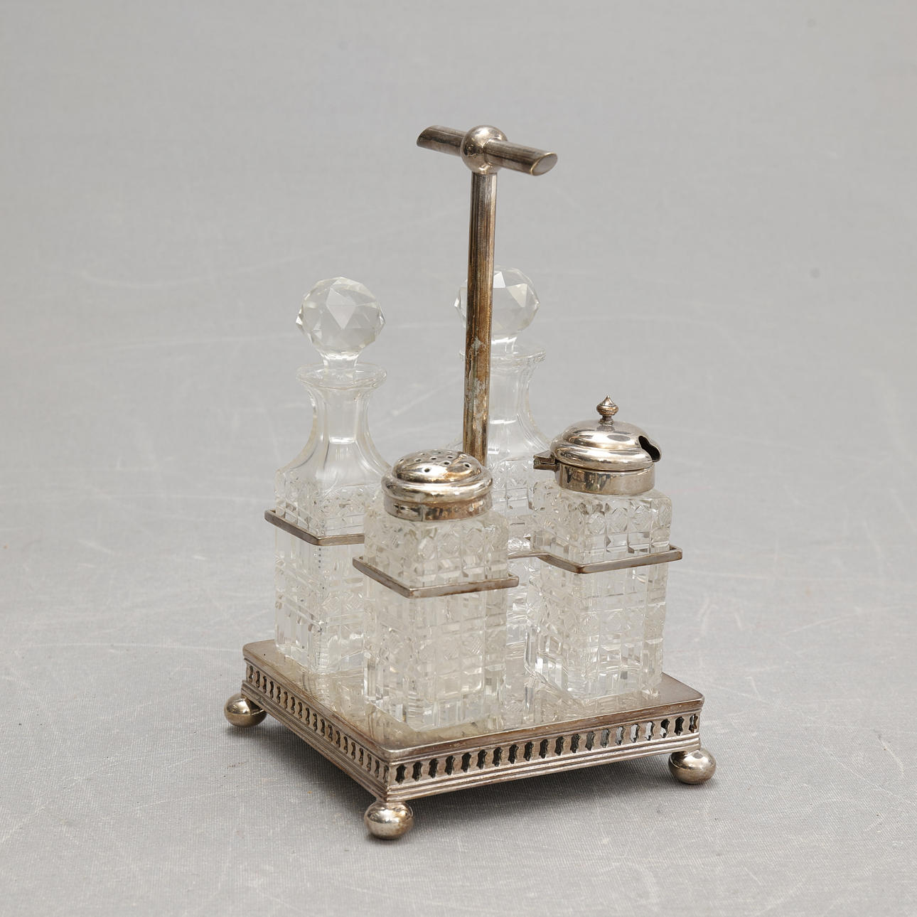 BORDSSURTOUT, nysilver/glas, 4 flaskor med ställ.
