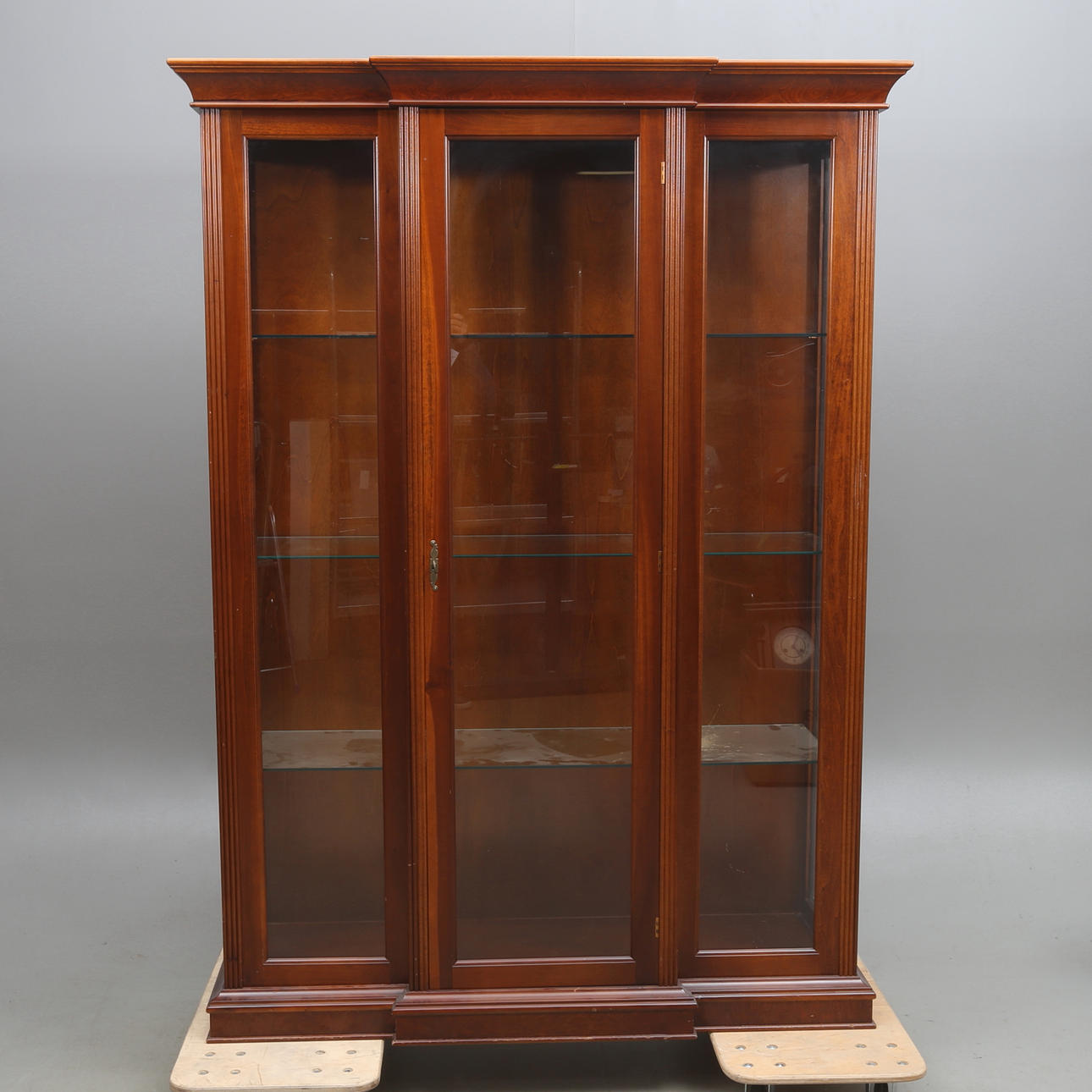 VITRINSKÅP, 1900/2000-tal.