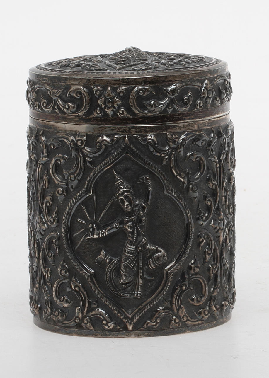 LOCKBUCK, silver, orientalisk , 1900-tal. Vikt (exkl träinsats) ca 109 gram.