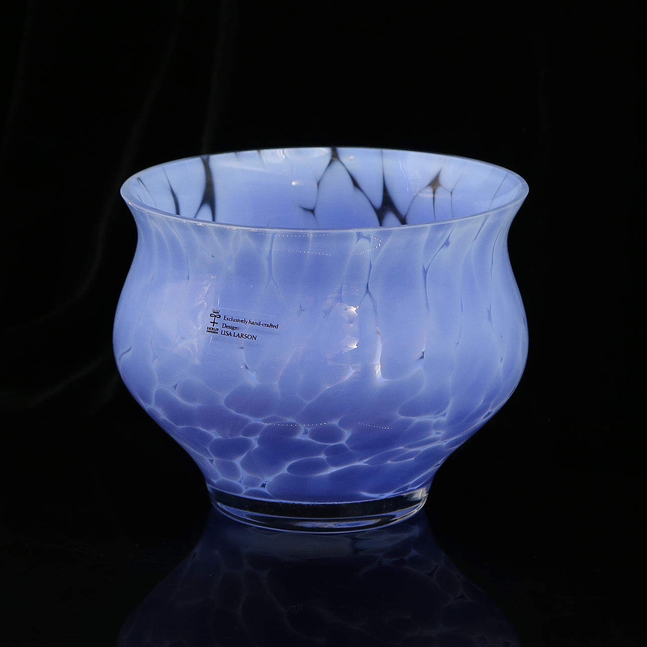LISA LARSON. YTTERFODER, GLAS I BLÅTON, DESIGN FÖR SKRUF.