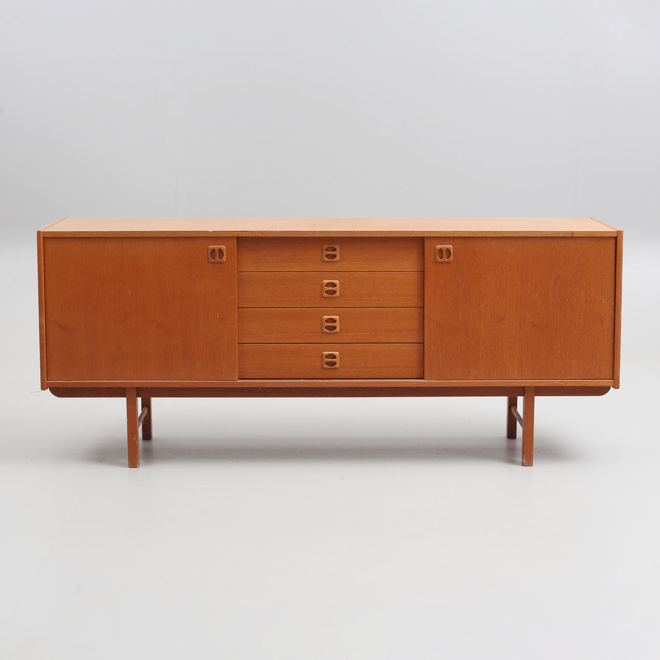 SIDEBOARD, "Korsör", teak, omkring 1900-talets andra hälft.