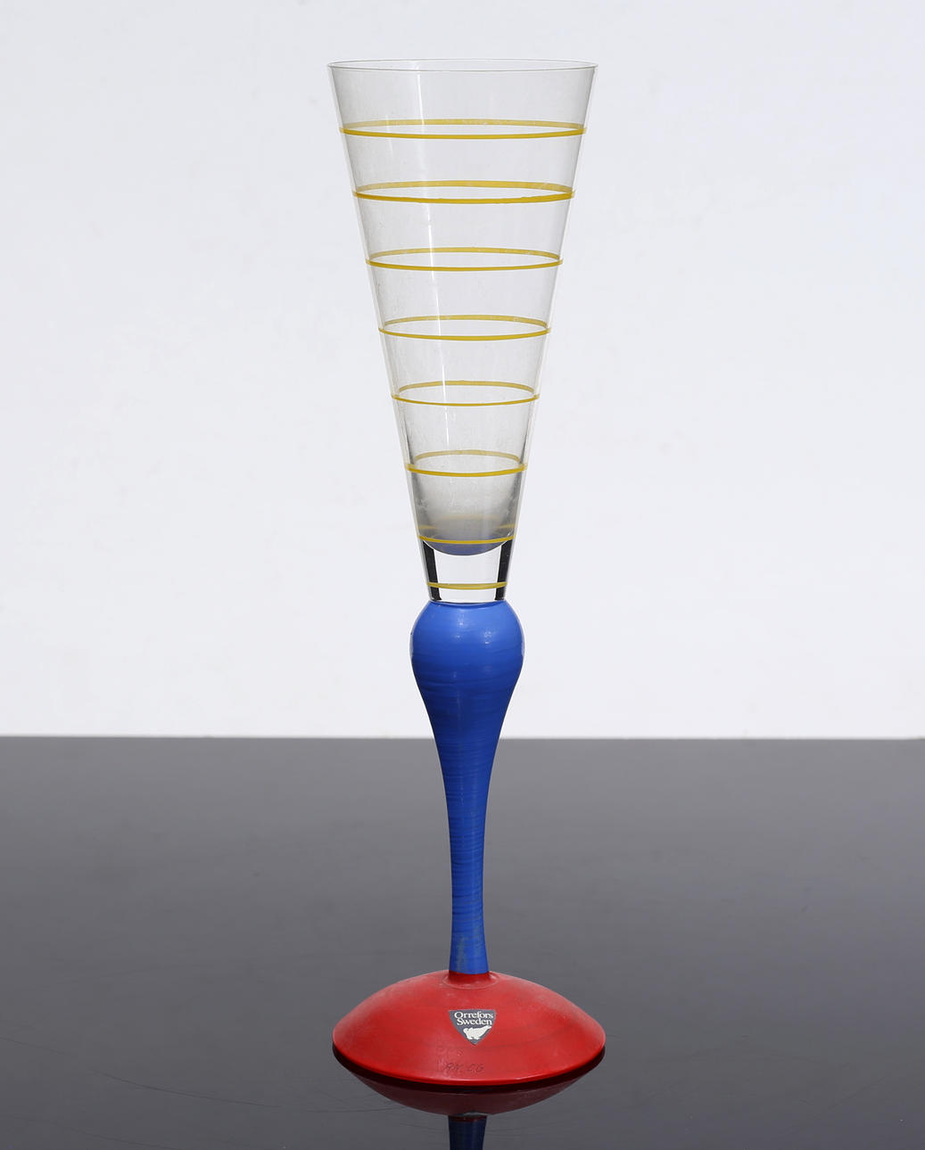 ANNE NILSSON. Clownglas, champagne, Orrefors.