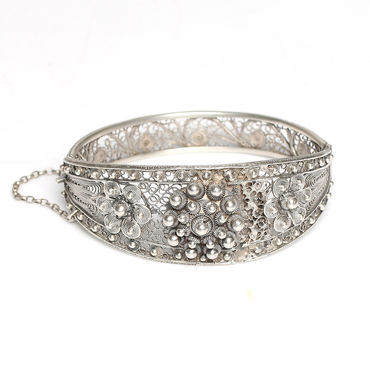 ARMBAND, silver, filigranarbete, 18/1900-tal. Vikt 28 gram.