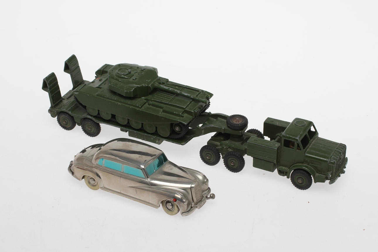 MODELLBILAR DINKY TOY Centurion med transport samt PRÄMETA Mercedes.