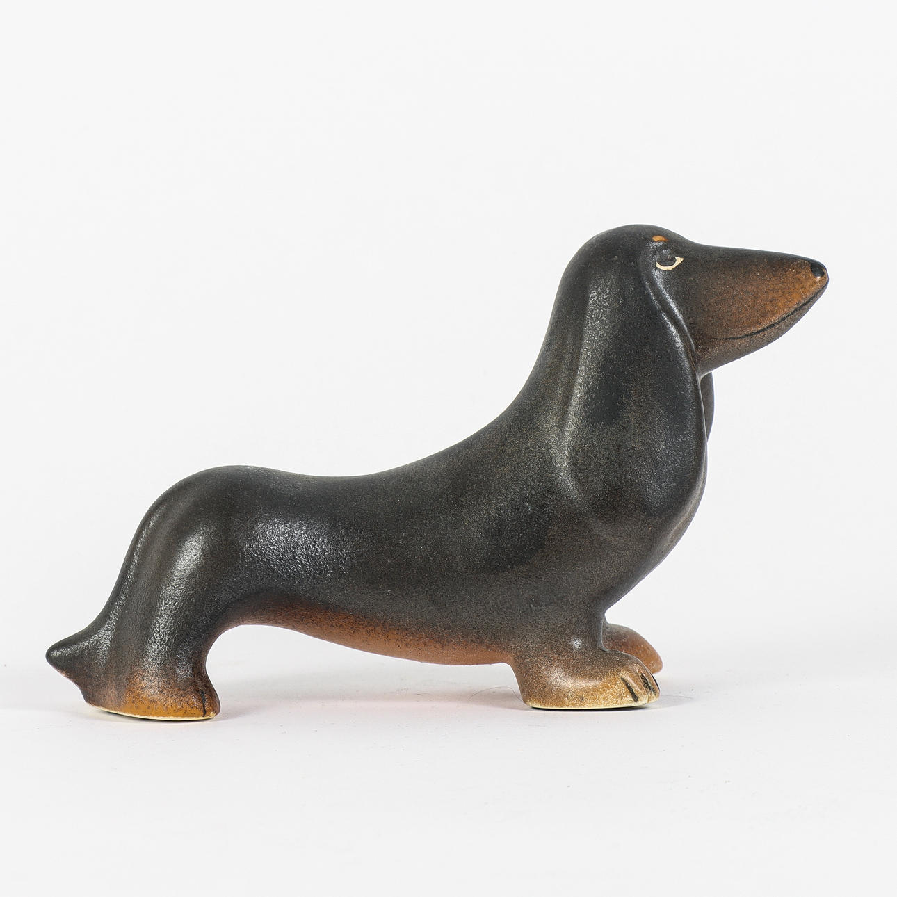 LISA LARSON. Figurin, Tax.