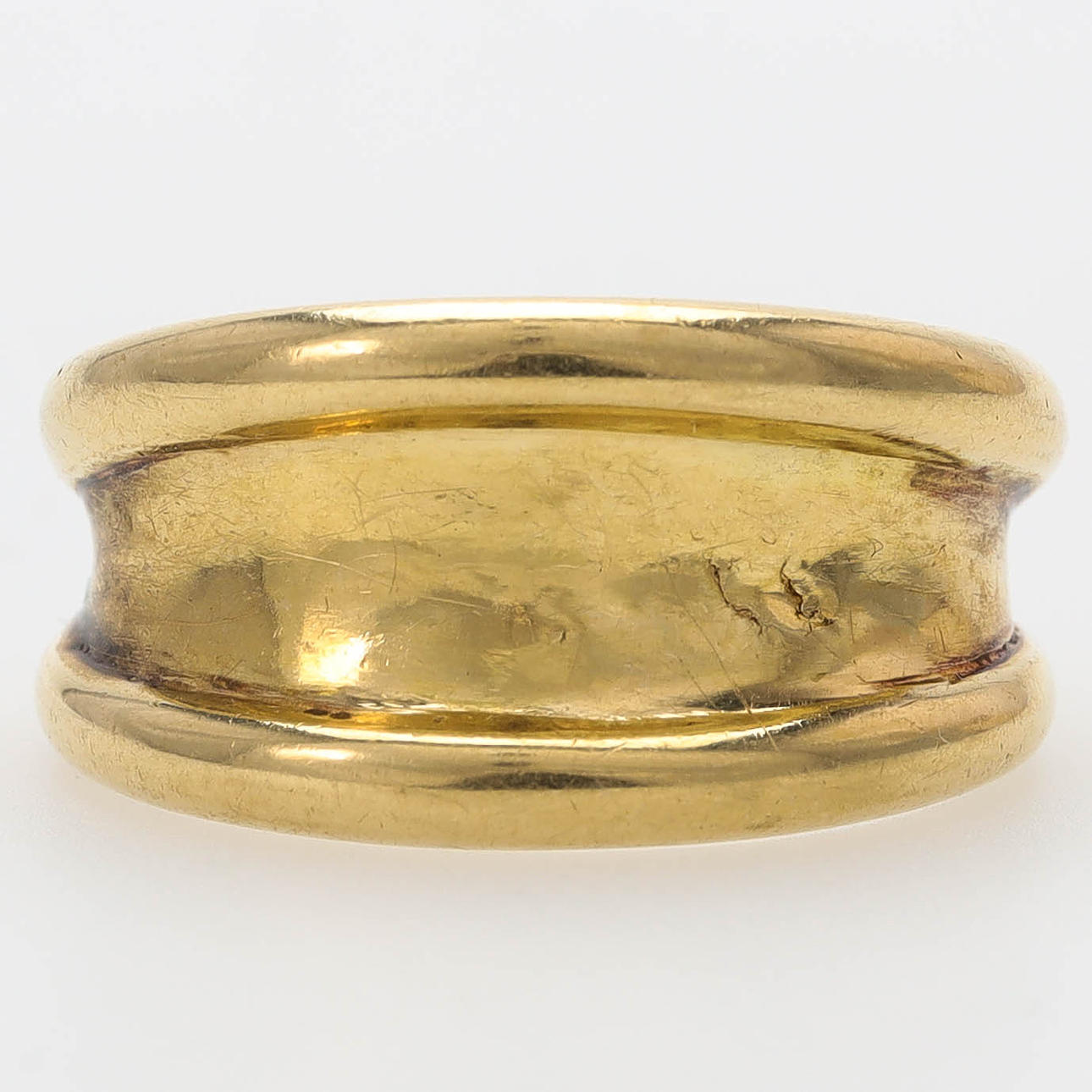 RING, 18 k guld, vikt 7,1 gram.