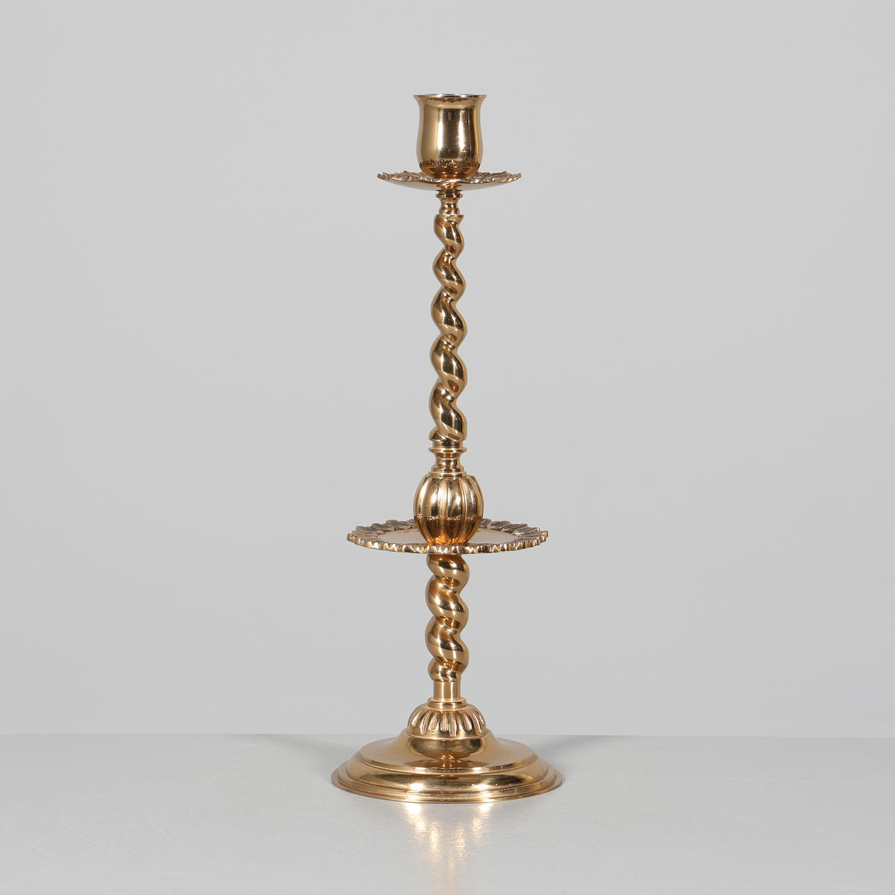 GOLVLJUSSTAKE, mässing, 1900-tal.