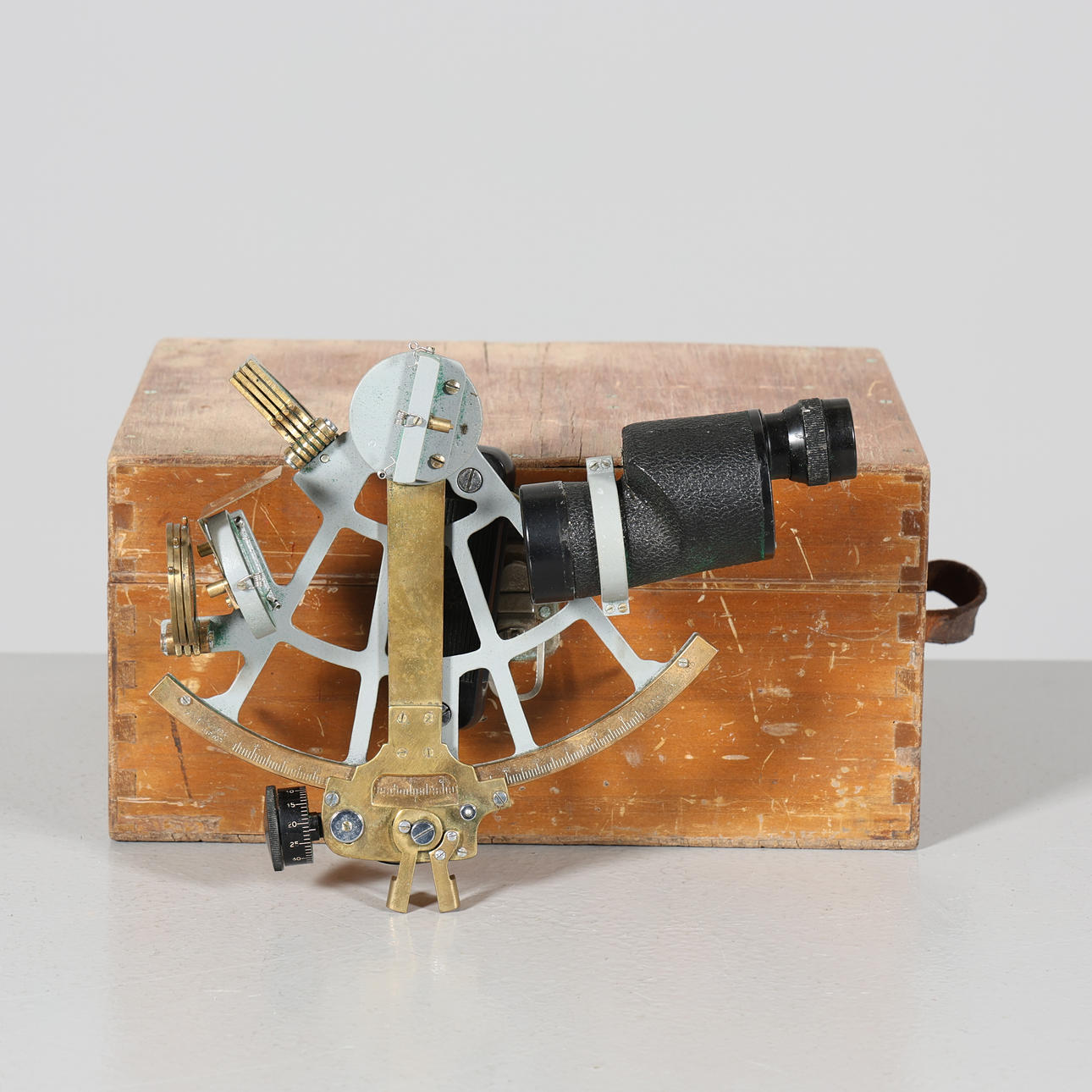 SEXTANT i trälåda, TAmaya & Co.