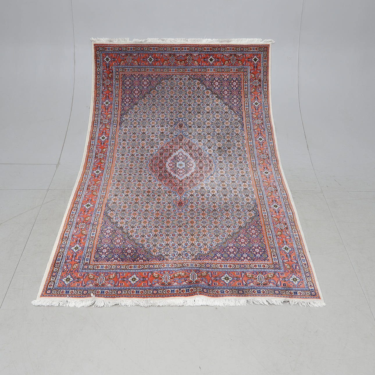 MATTA, orientalisk Moud. Ca 256x157 cm.