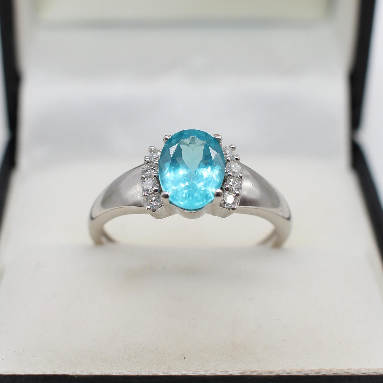 APATITE & DIAMOND RING.