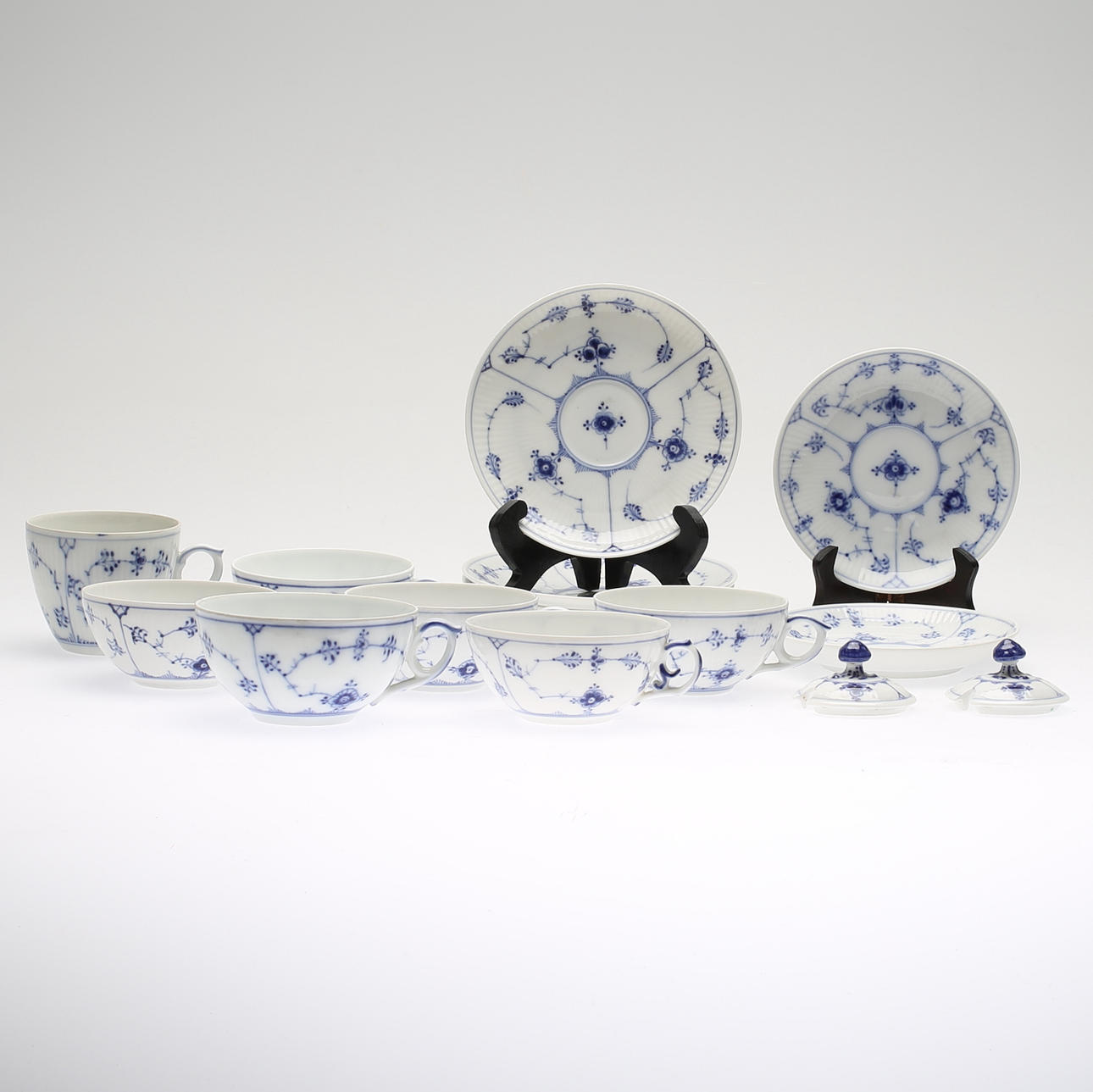 SERVISDELAR, 15 delar, Musselmalet, riflet / räfflat, Royal Copenhagen, Danmark.