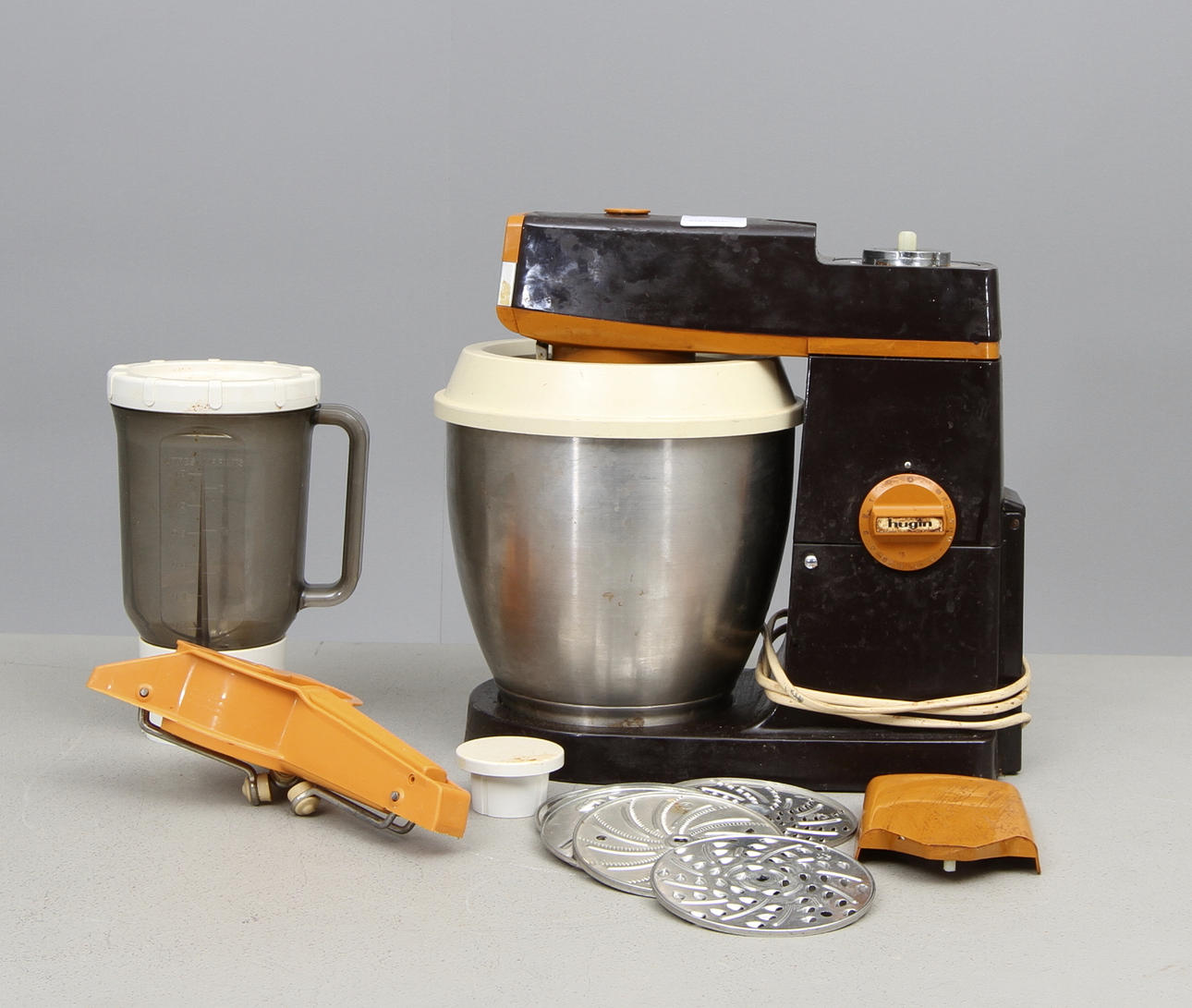 HUSHÅLLSMASKIN, Hugin med tillbehör.