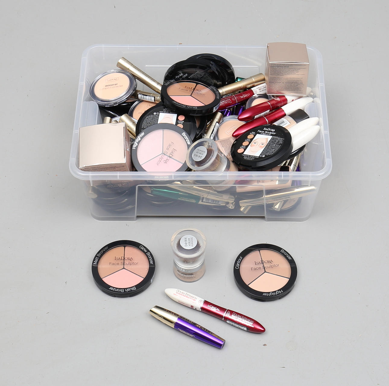 PARTI KOSMETIKA, bl a Loreal, Isa Dora och Max Factor.