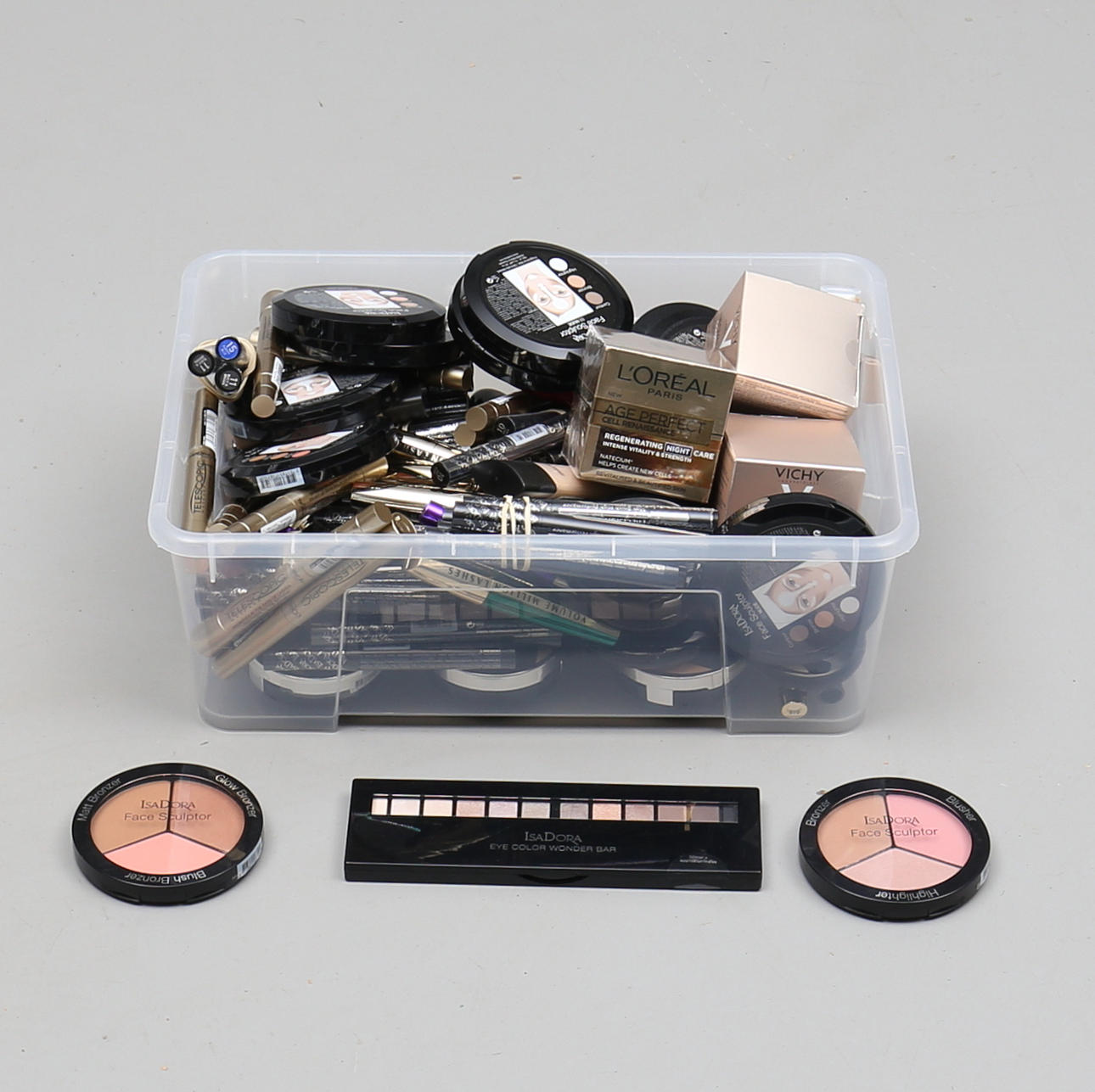 PARTI KOSMETIKA, bl a Loreal, Isa Dora och Max Factor.