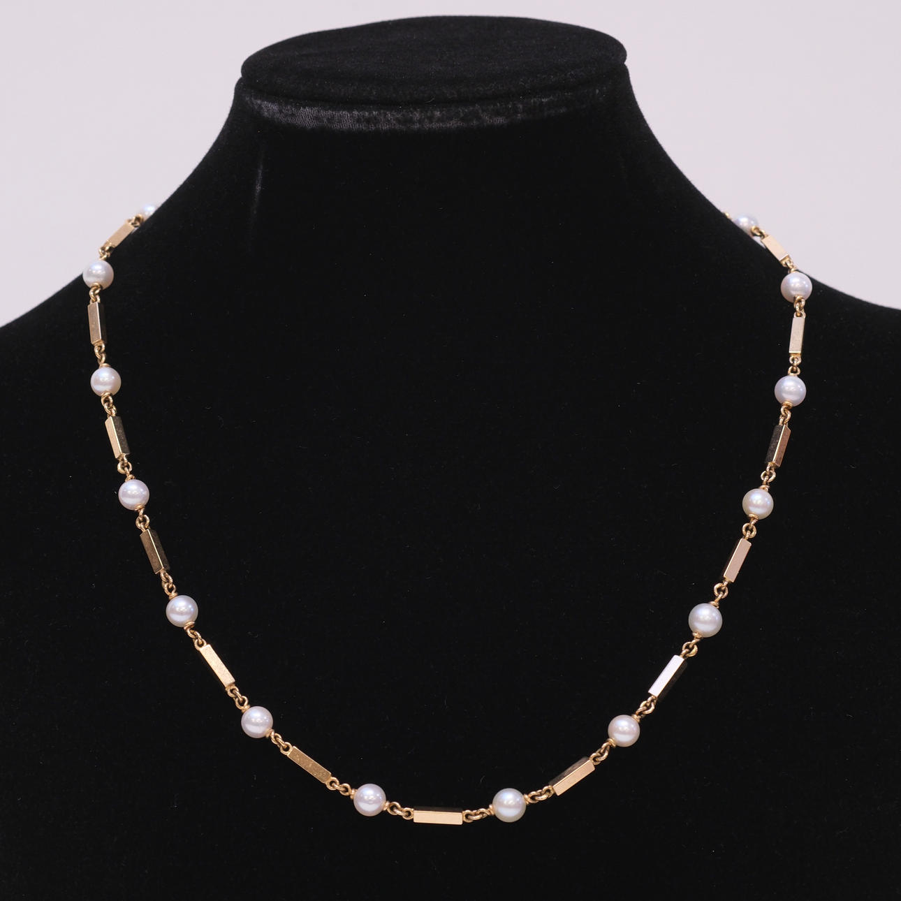 COLLIER MED PÄRLOR, 18K GULD.