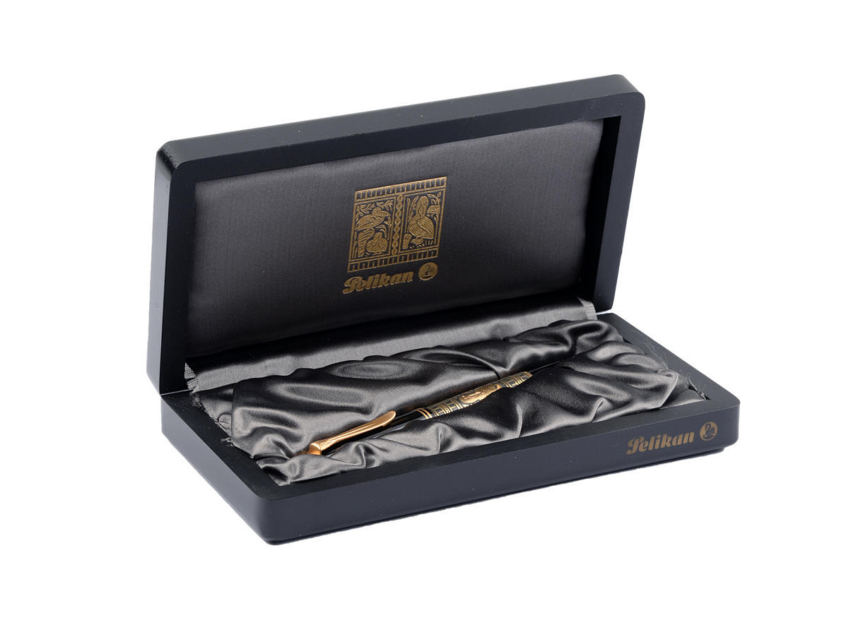PELIKAN. Toledo. reservoarpenna med låda och papper Kontrollnummer 9/A29.