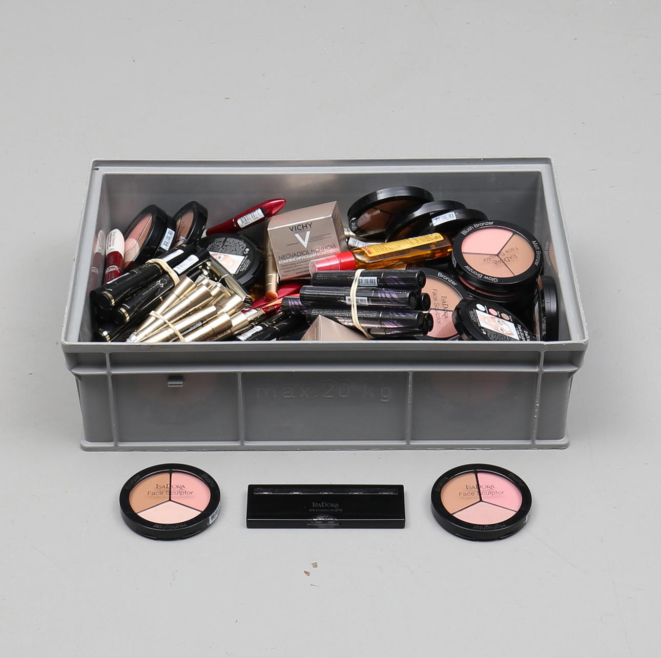 PARTI KOSMETIKA, bl a Loreal, Isa Dora och Max Factor.