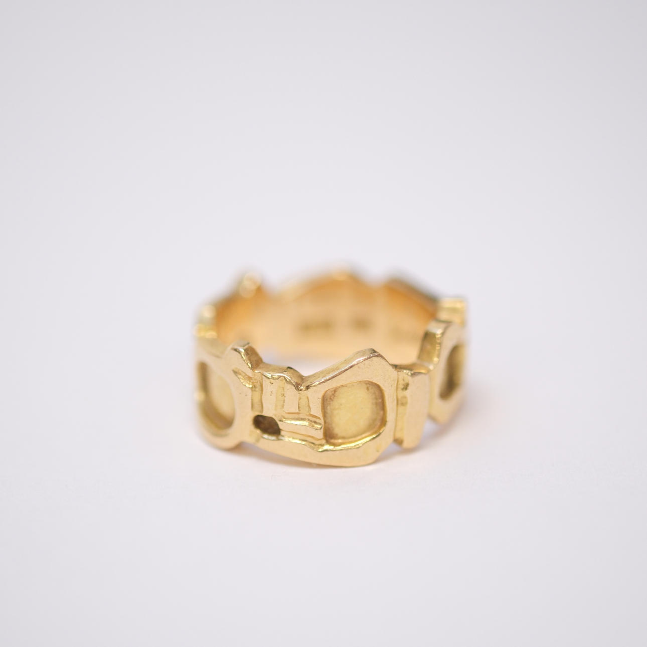 CLAES GIERTTA. RING, 18K GULD, STOCKHOLM 1973.