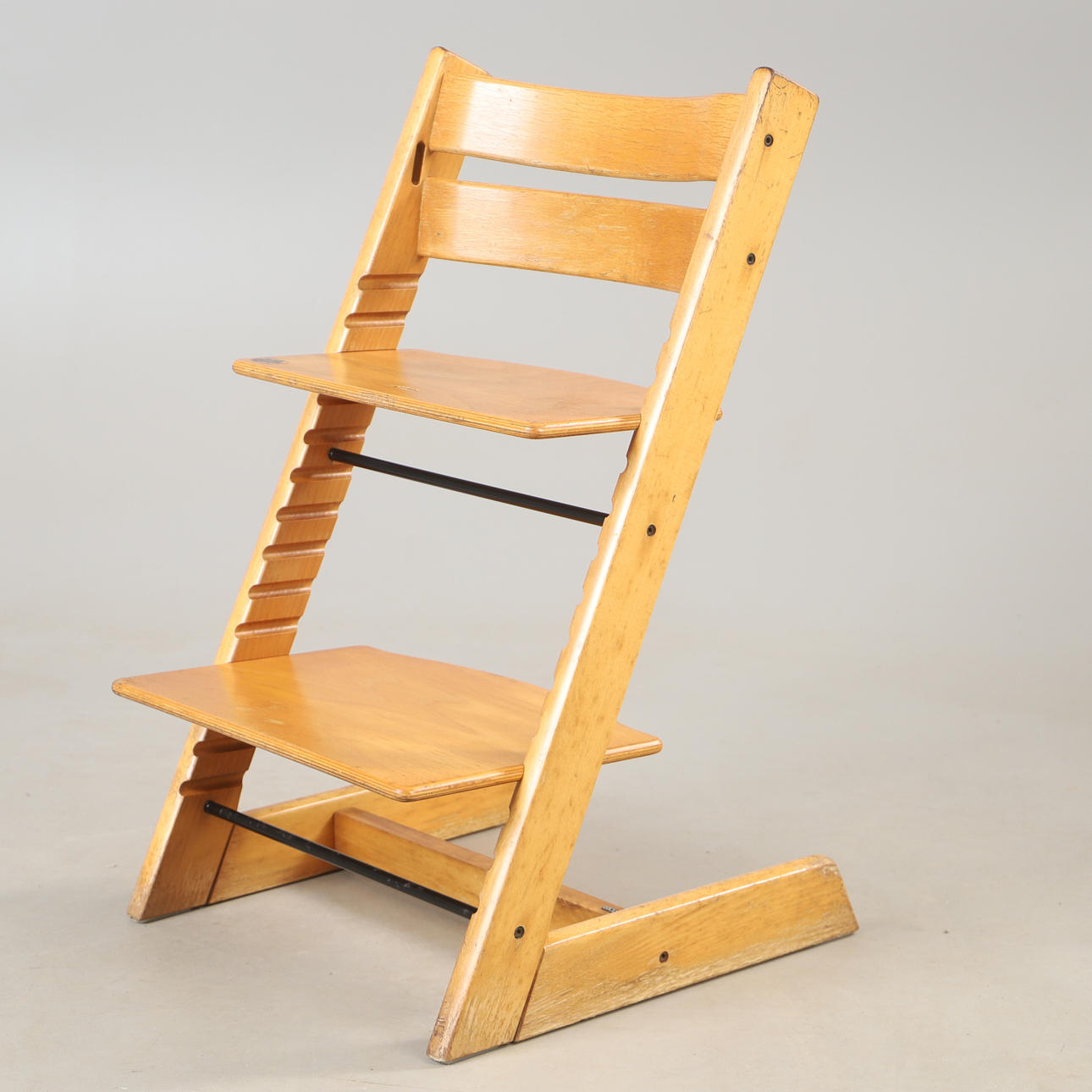 PETER OPSVIK. Barnstol, "Tripp-Trapp", Stokke, Norge.