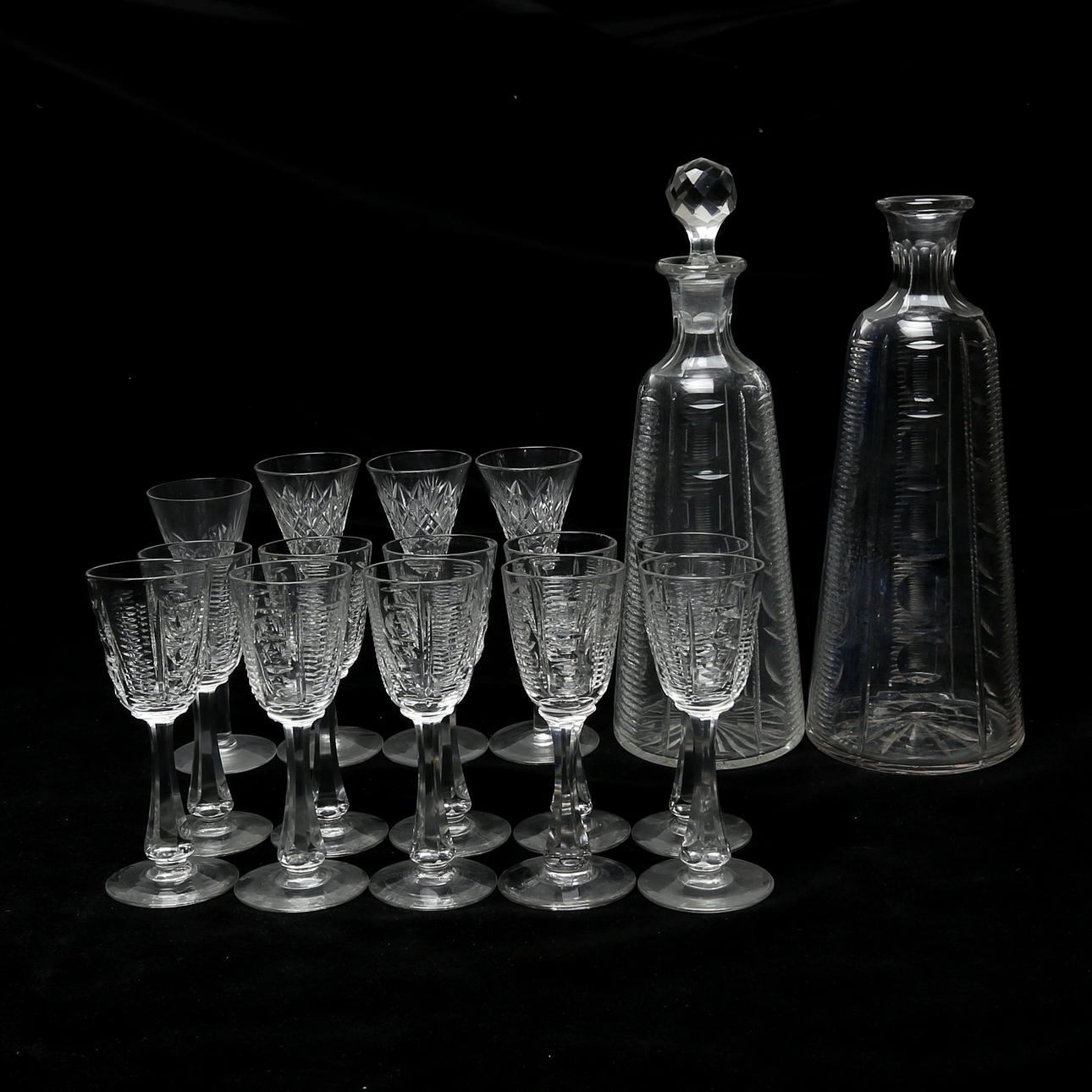KARAFFER och GLAS, 16 delar, antika.