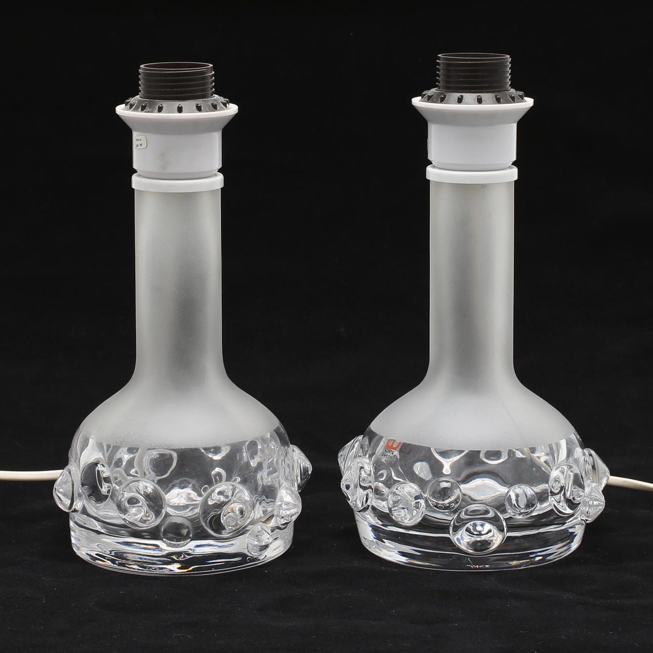 BORDSLAMPOR, ett par, glas, Owe Sandeberg, Kosta, signerade.