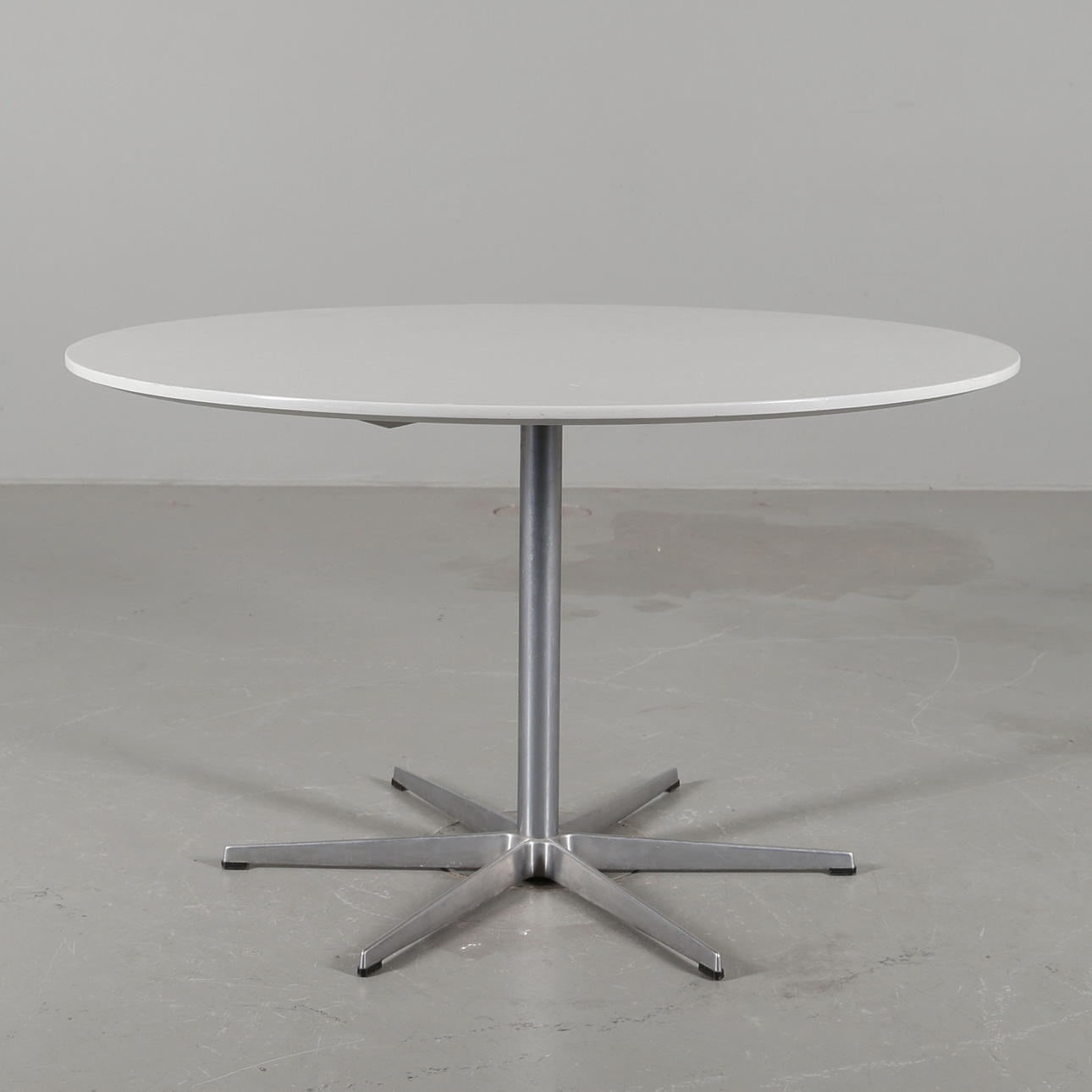 BORD, Arne Jacobsen, Fritz Hansen.