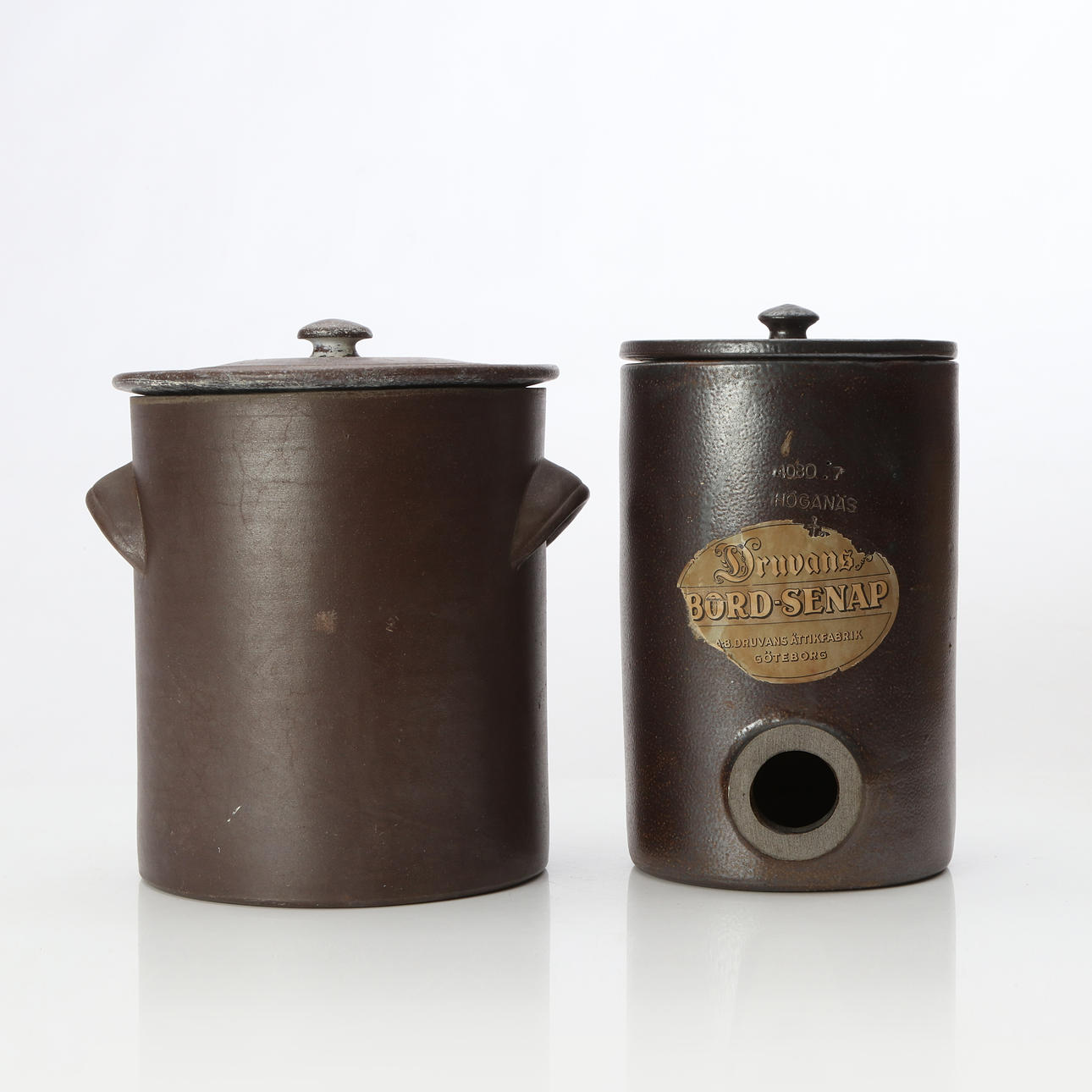 VESSELS, TWO, HÖGANÄS. Salt-glazed stoneware.