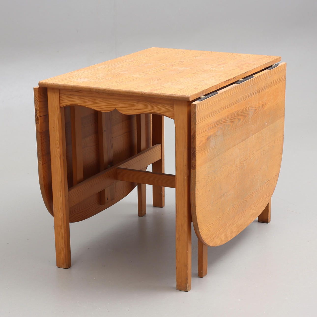 SLAGBORD, furu, 1900-tal.