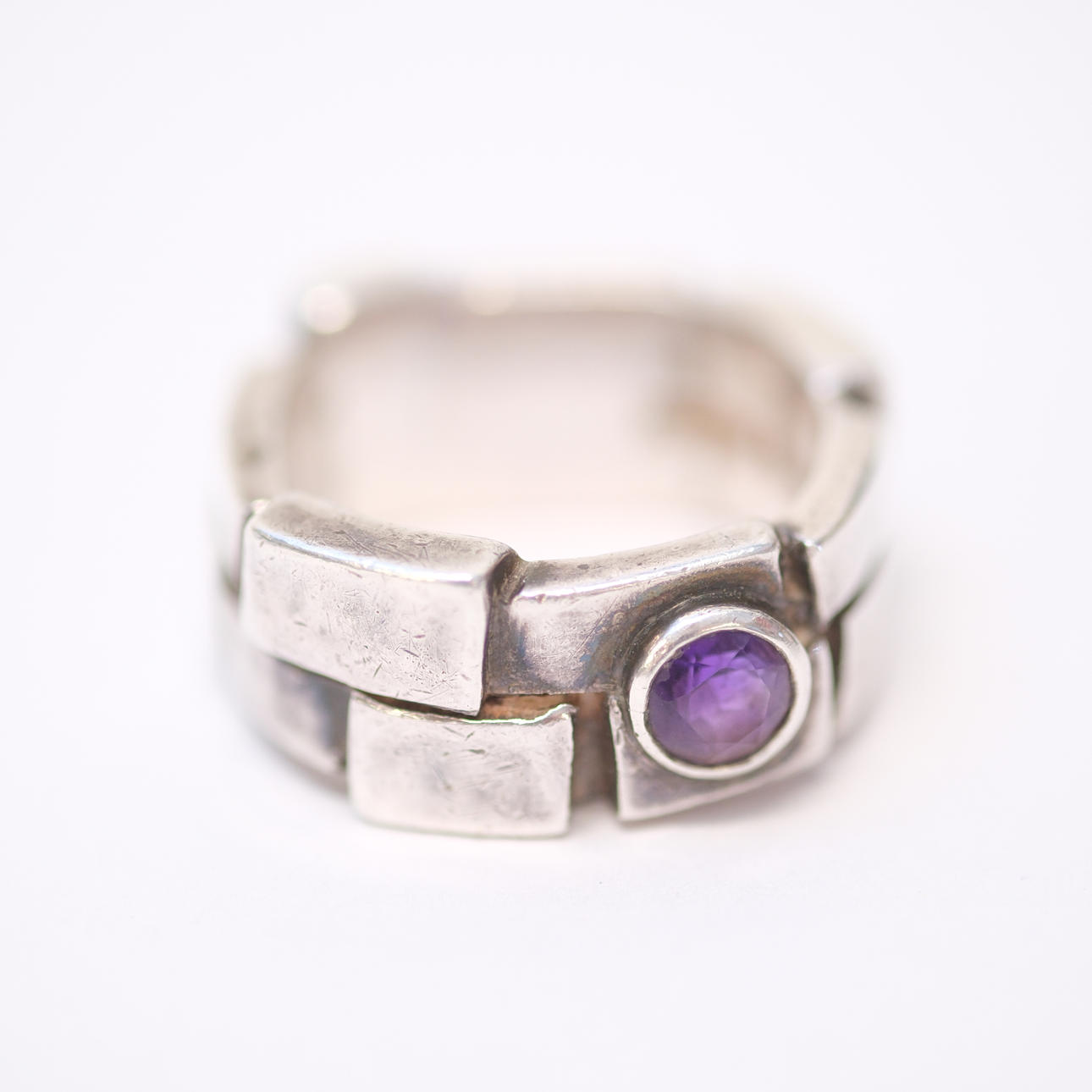 CLAES GIERTTA. RING MED AMETIST, SILVER.