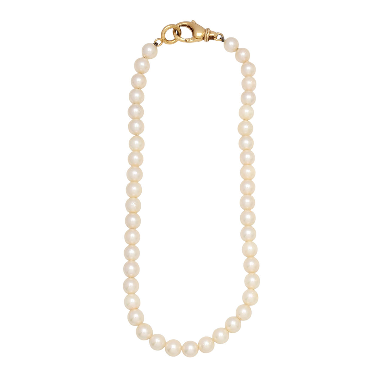 Pearls choker with gold clasp.