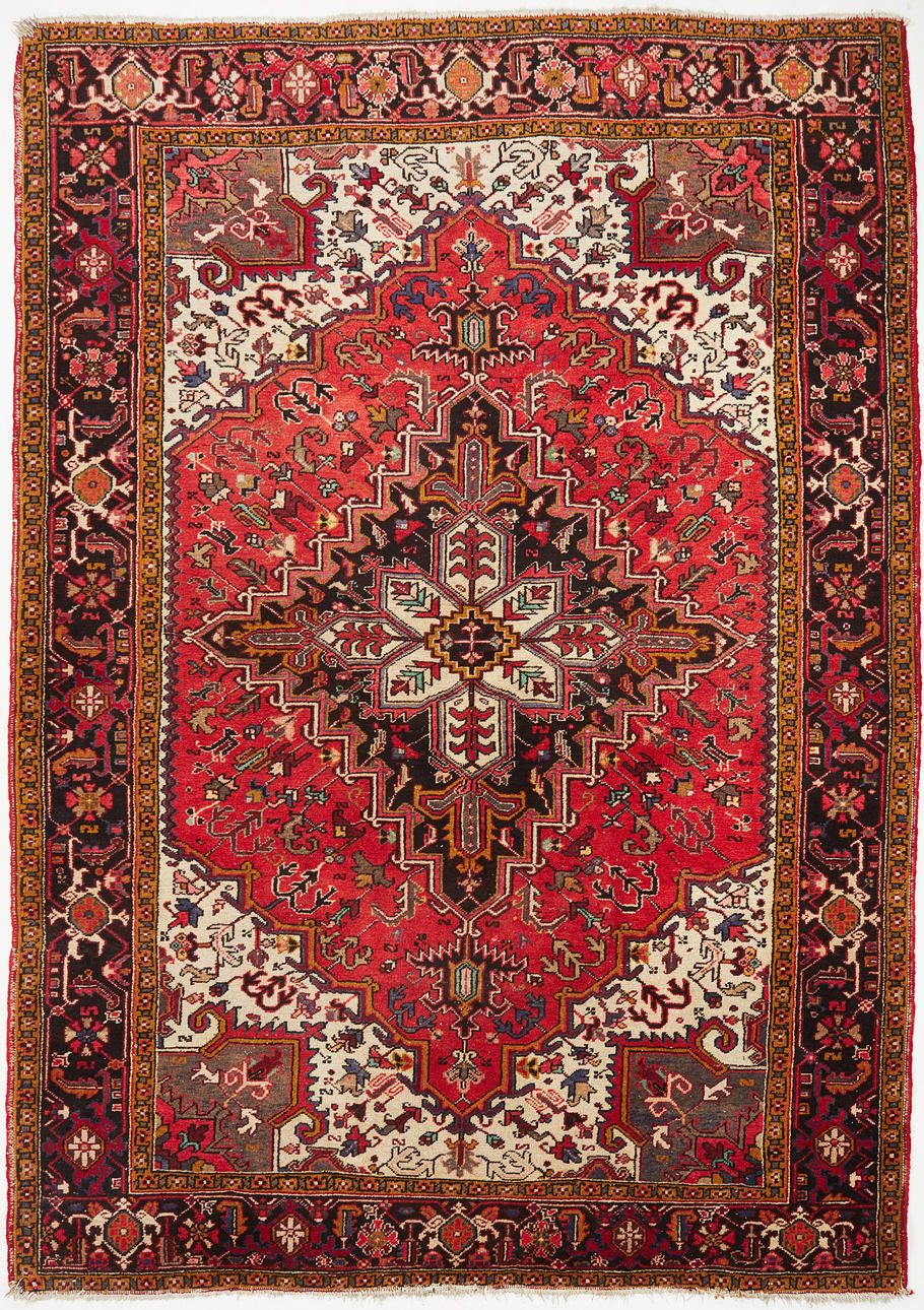 ORIENTMATTA. Heriz, Persien, ca 305x215 cm.
