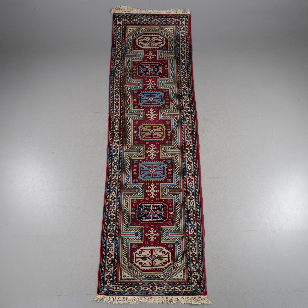 MATTA, gallerimodell, persisk, ca 355 x 90 cm.