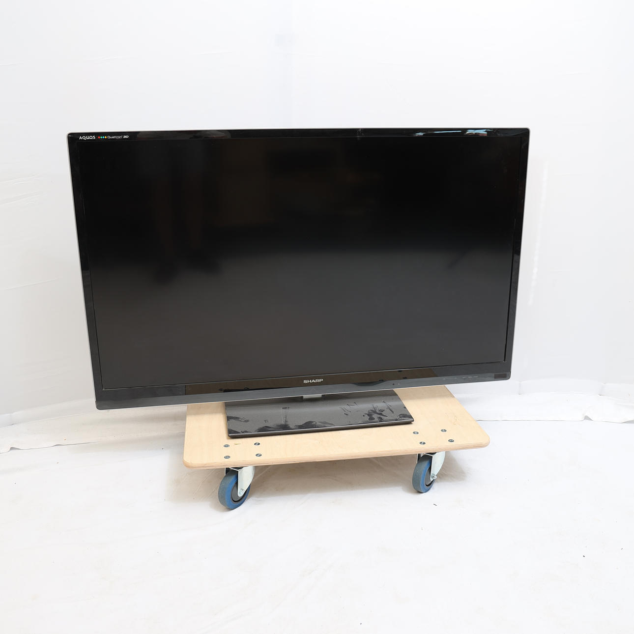 TV, Sharp LC- 52LE831S Aquos.