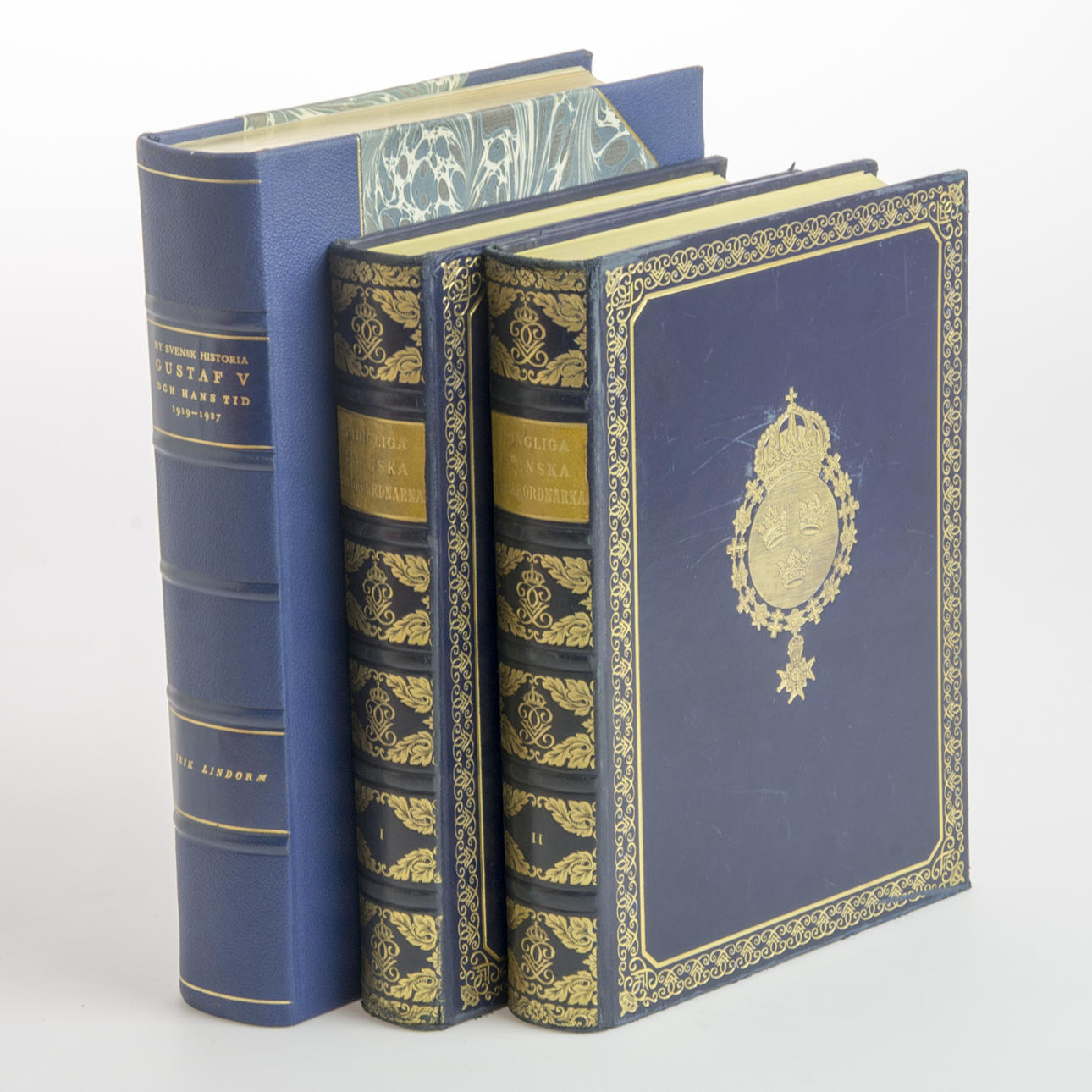 BÖCKER, 2 Kungliga svenska riddarordnarna samt Gustav V och hans tid.