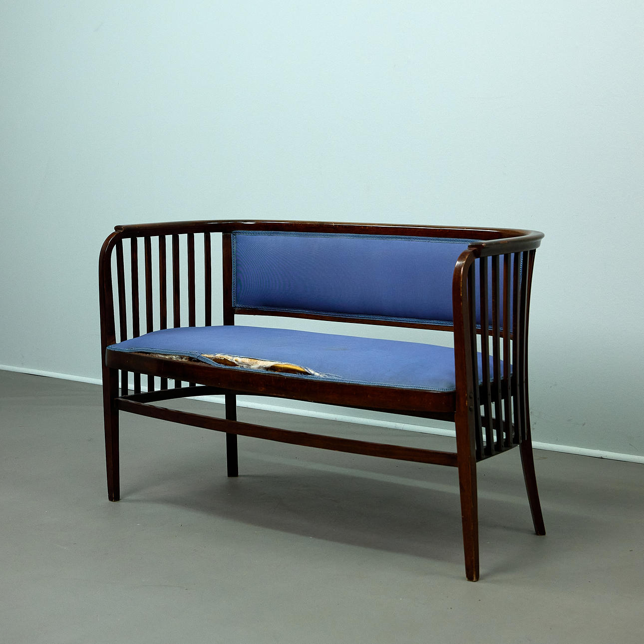 MARCEL KAMMERER. Thonet, sofa / bench, beech, fabric, 1910s, Austria.