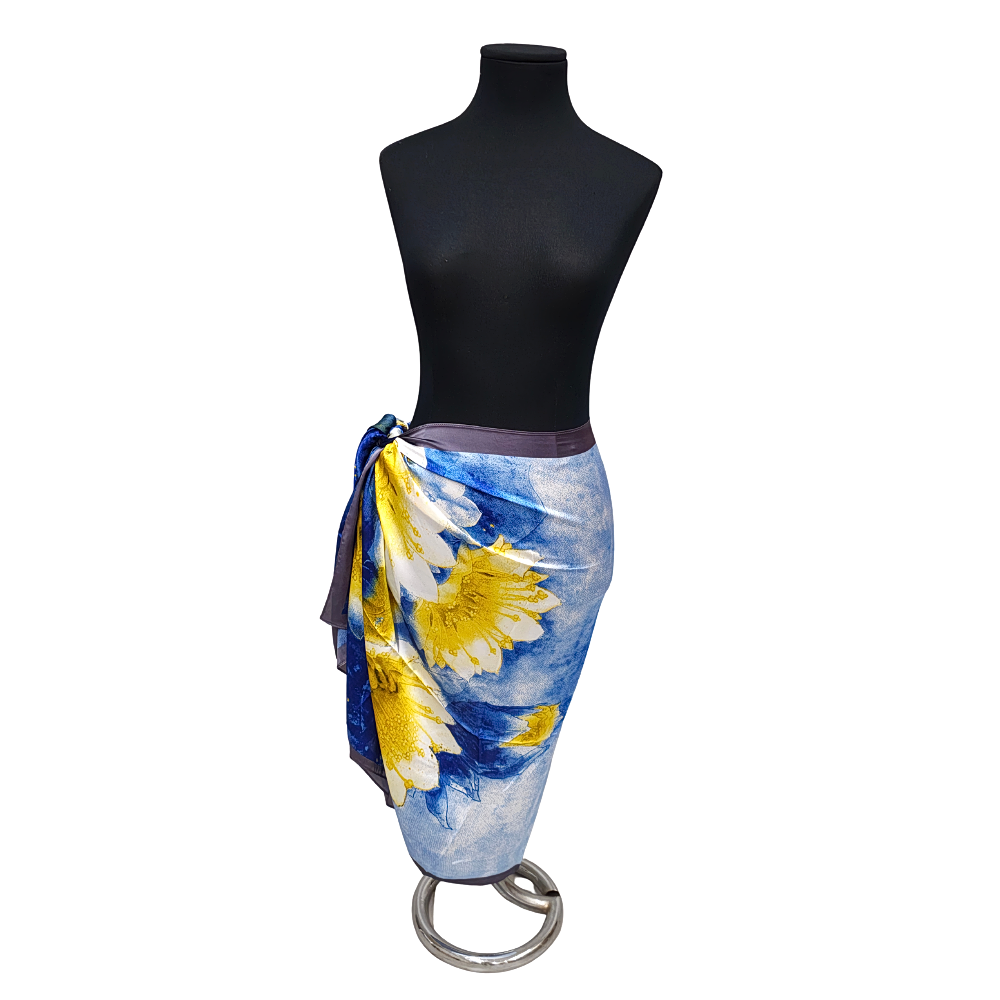 PRINTED SILK SARONG WITH FLOWERS.