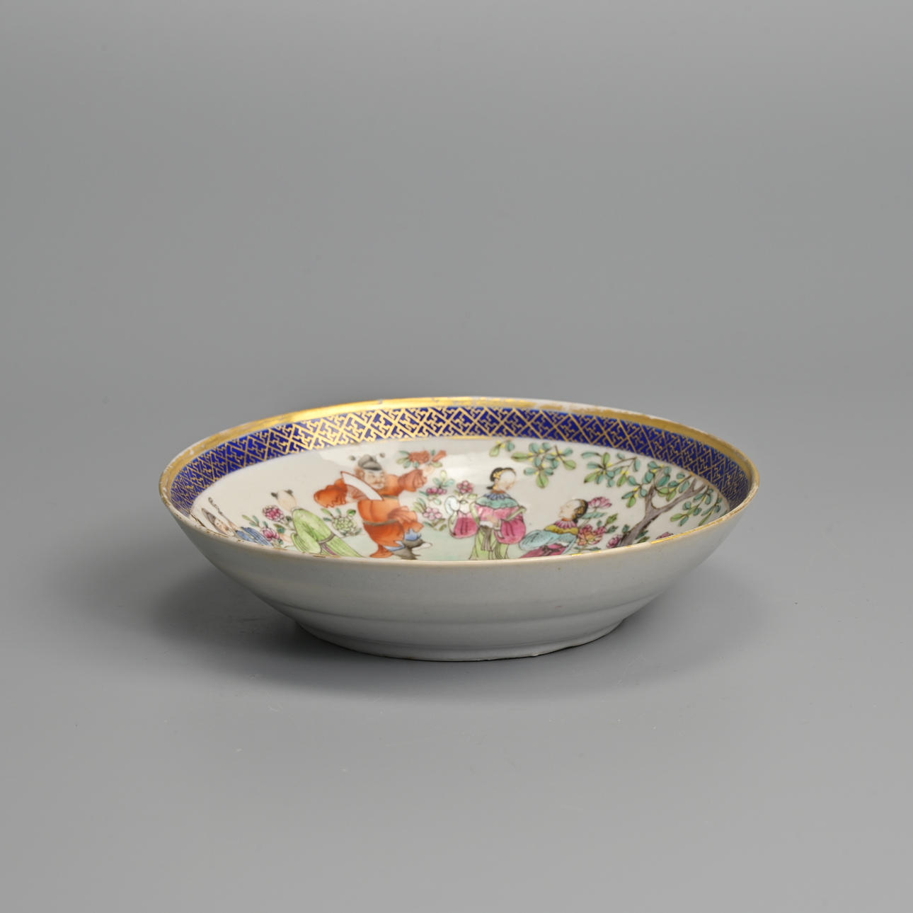 A CHINESE FAMILLE ROSE PORCELAIN DISH, JIAYIN TANG ZHI MARK. Asiatica ...