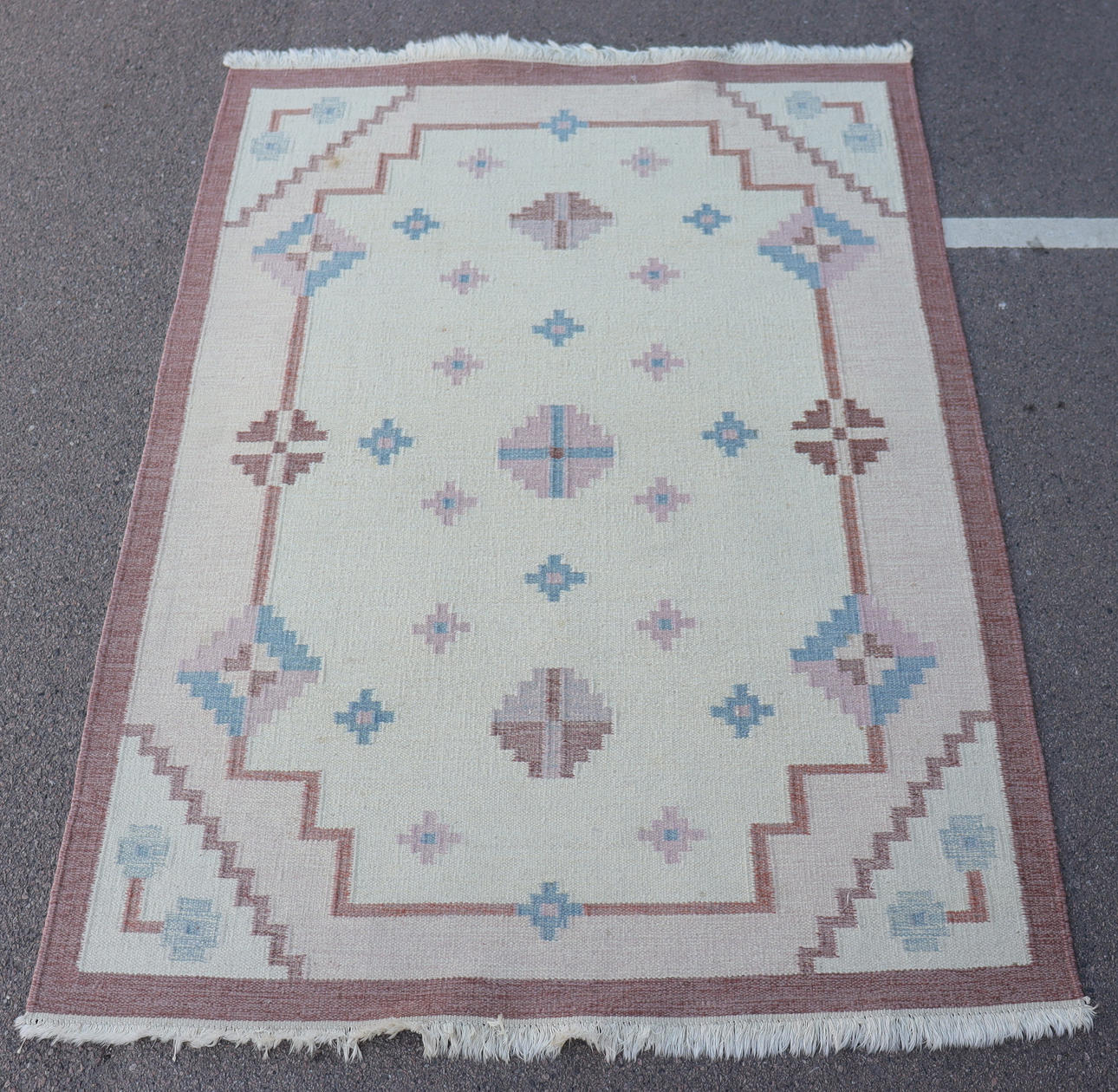 MATTA, rölakan, 245x175 cm.