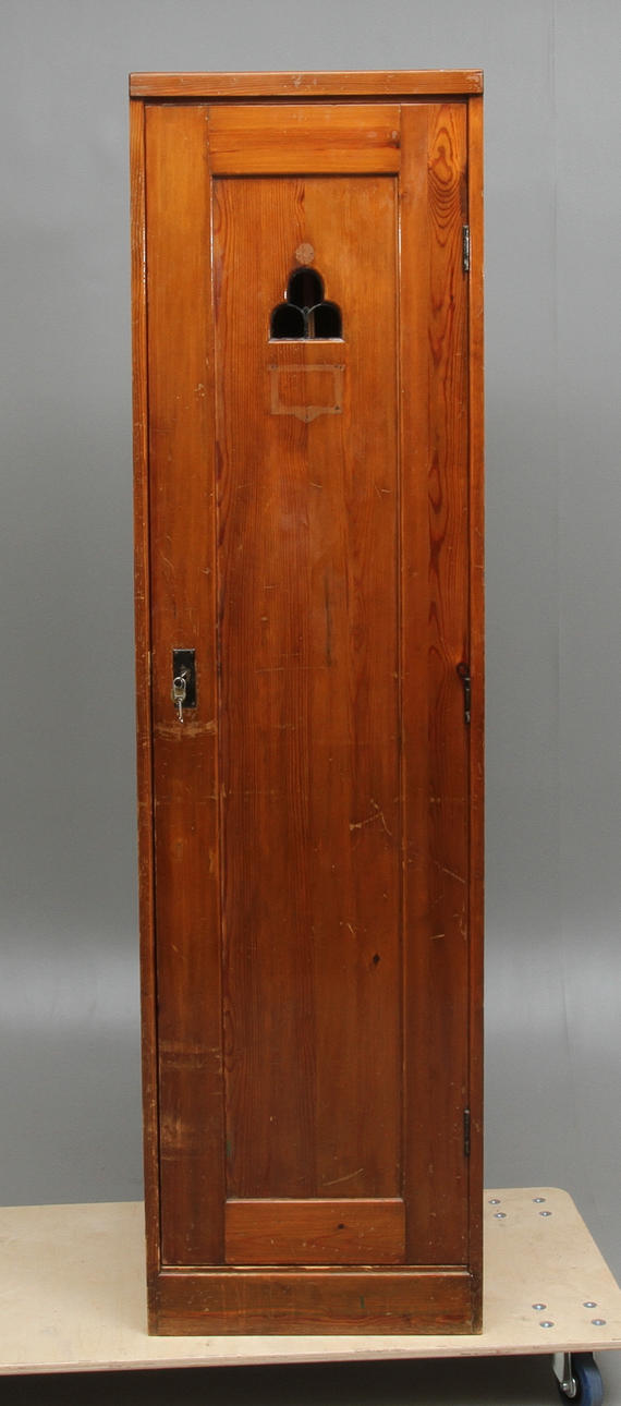 SKÅP, furu, 1900-talets första hälft.