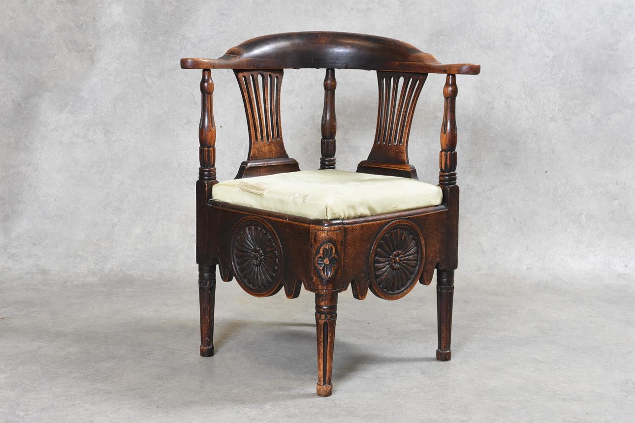 PUDERSTOL, Gustaviansk, 1700 tal.